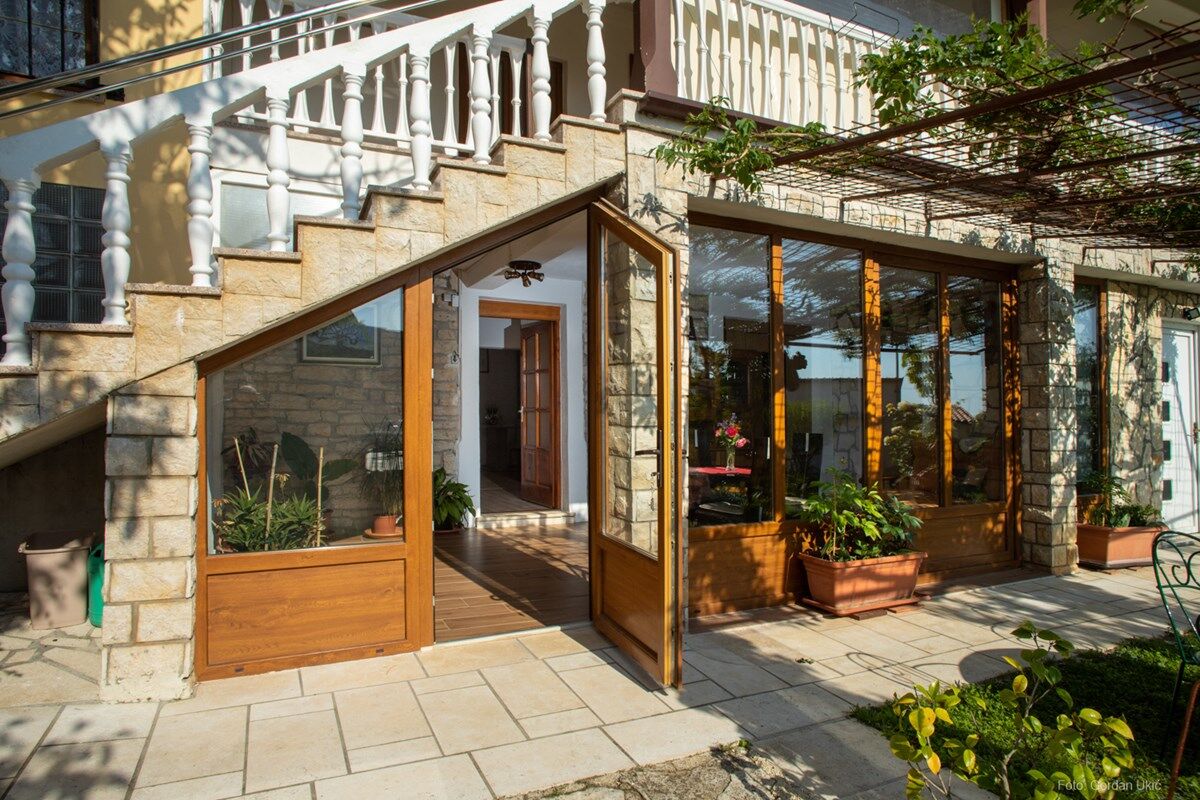 House Barat 73588-A3