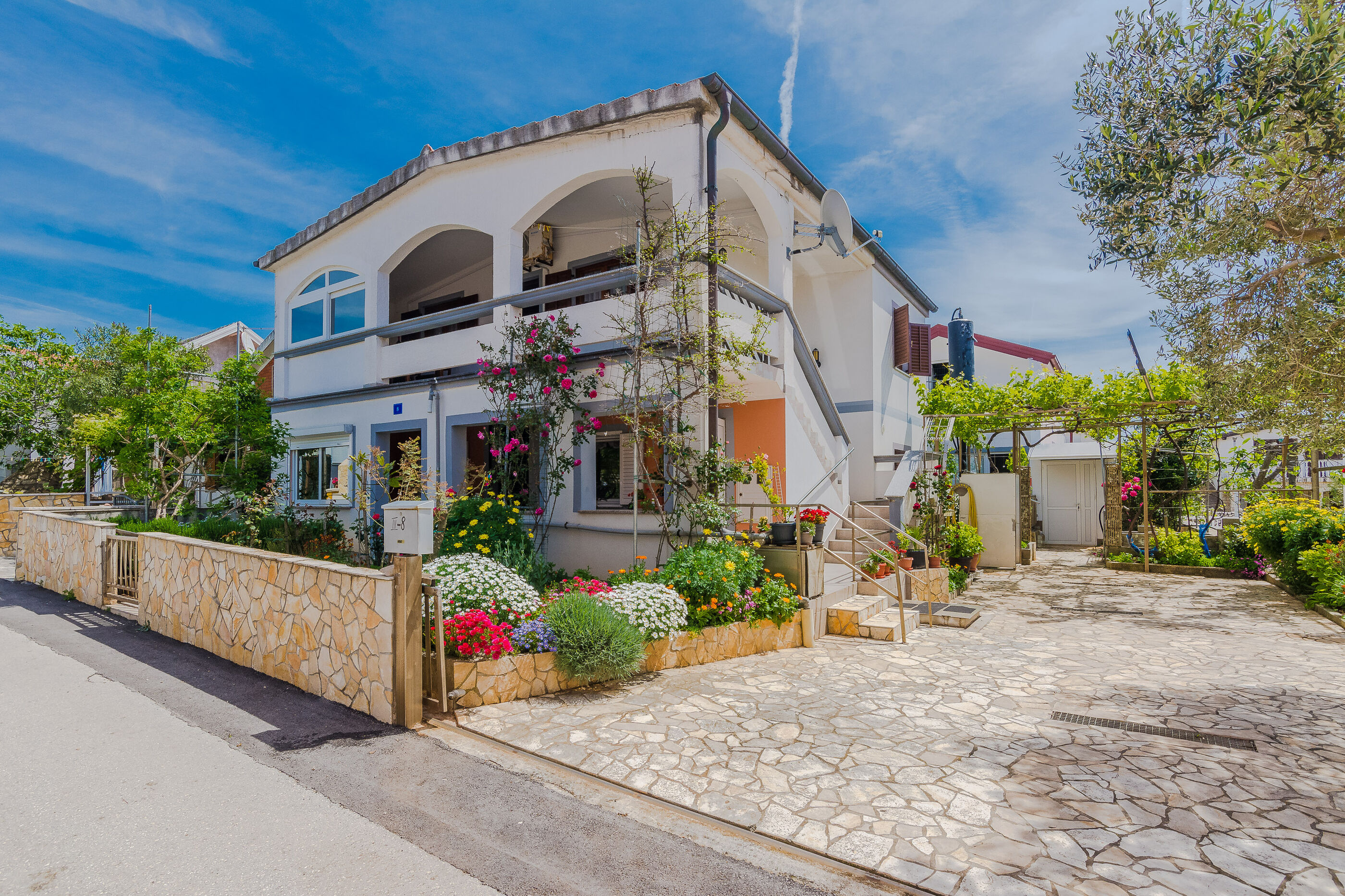 Apartment Hrg Accommodation in Vir