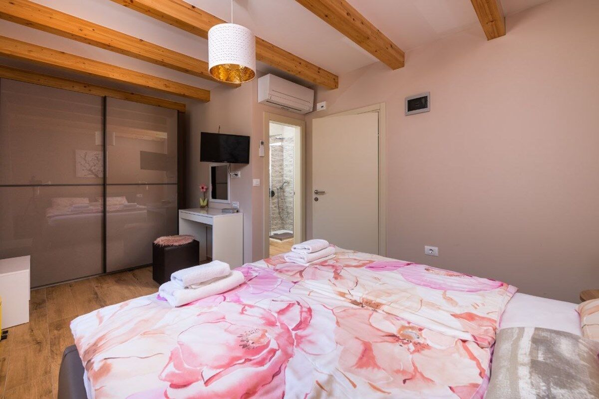 Villa Porto 74063-K1