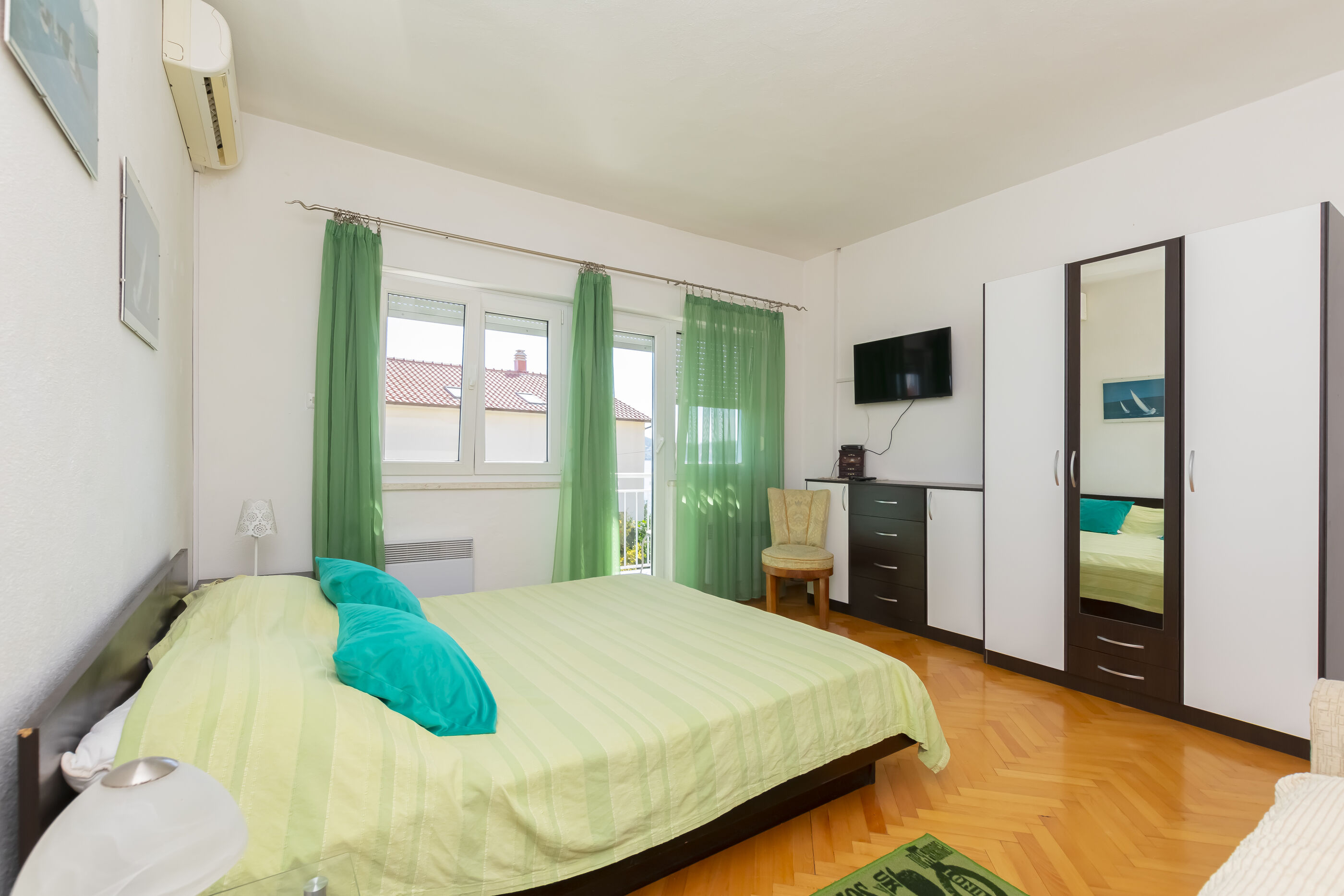 Apartment Two Sisters 89621-A1