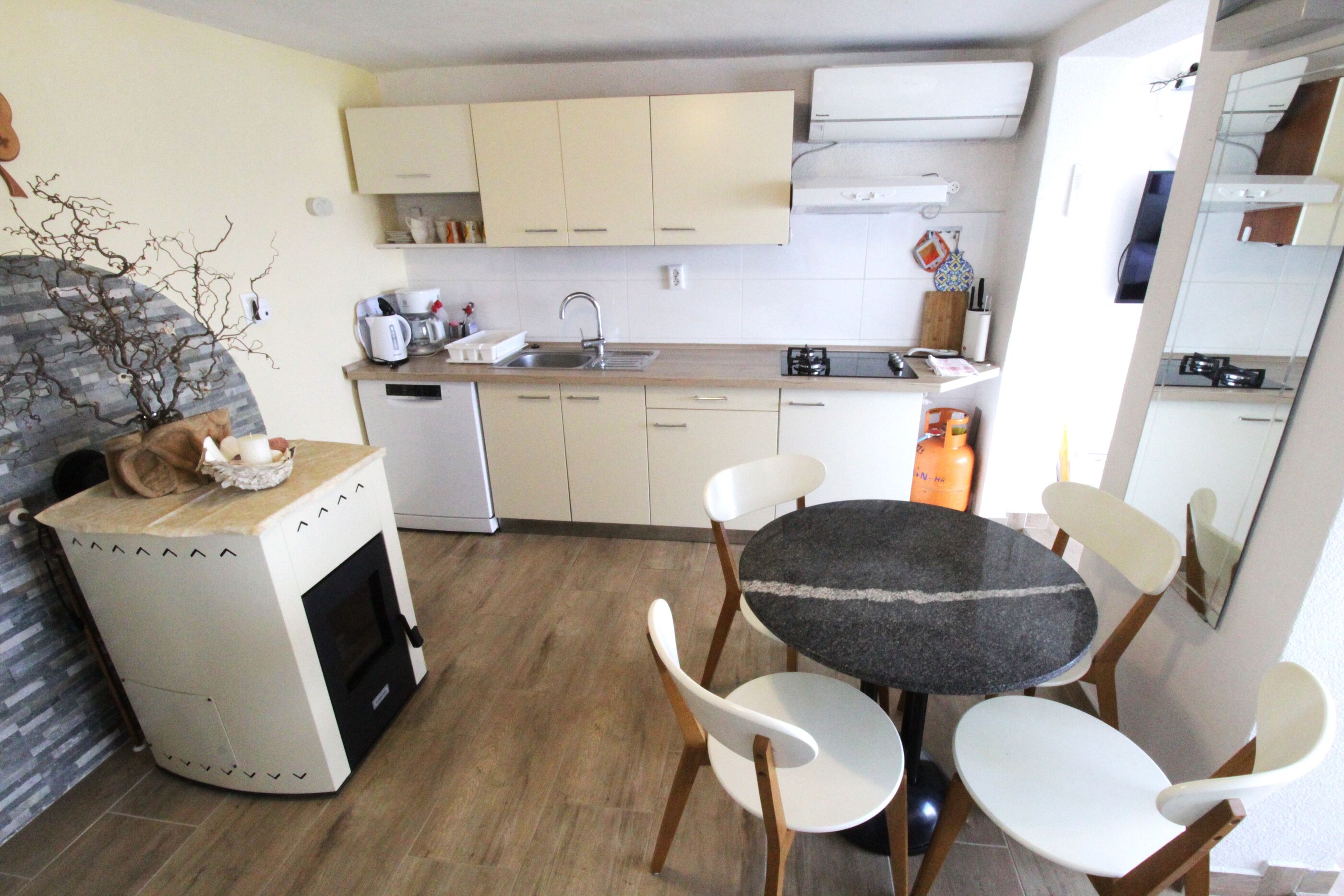 Apartment Karmen sa pogledom na more 79312-A1