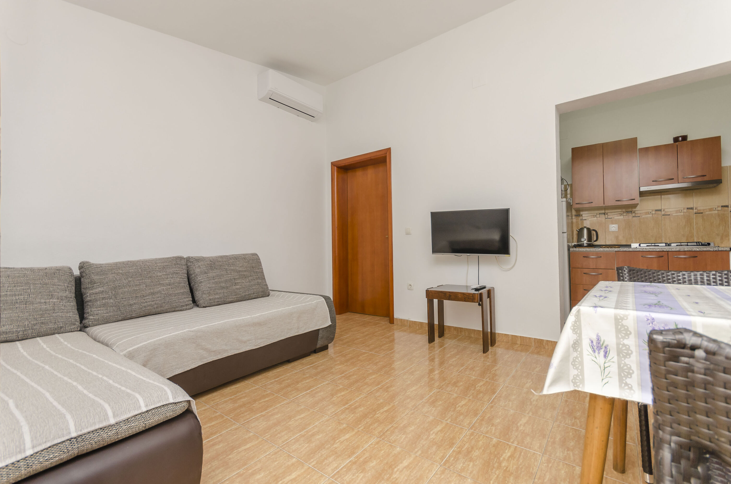 Apartments Rusan 97281-A1