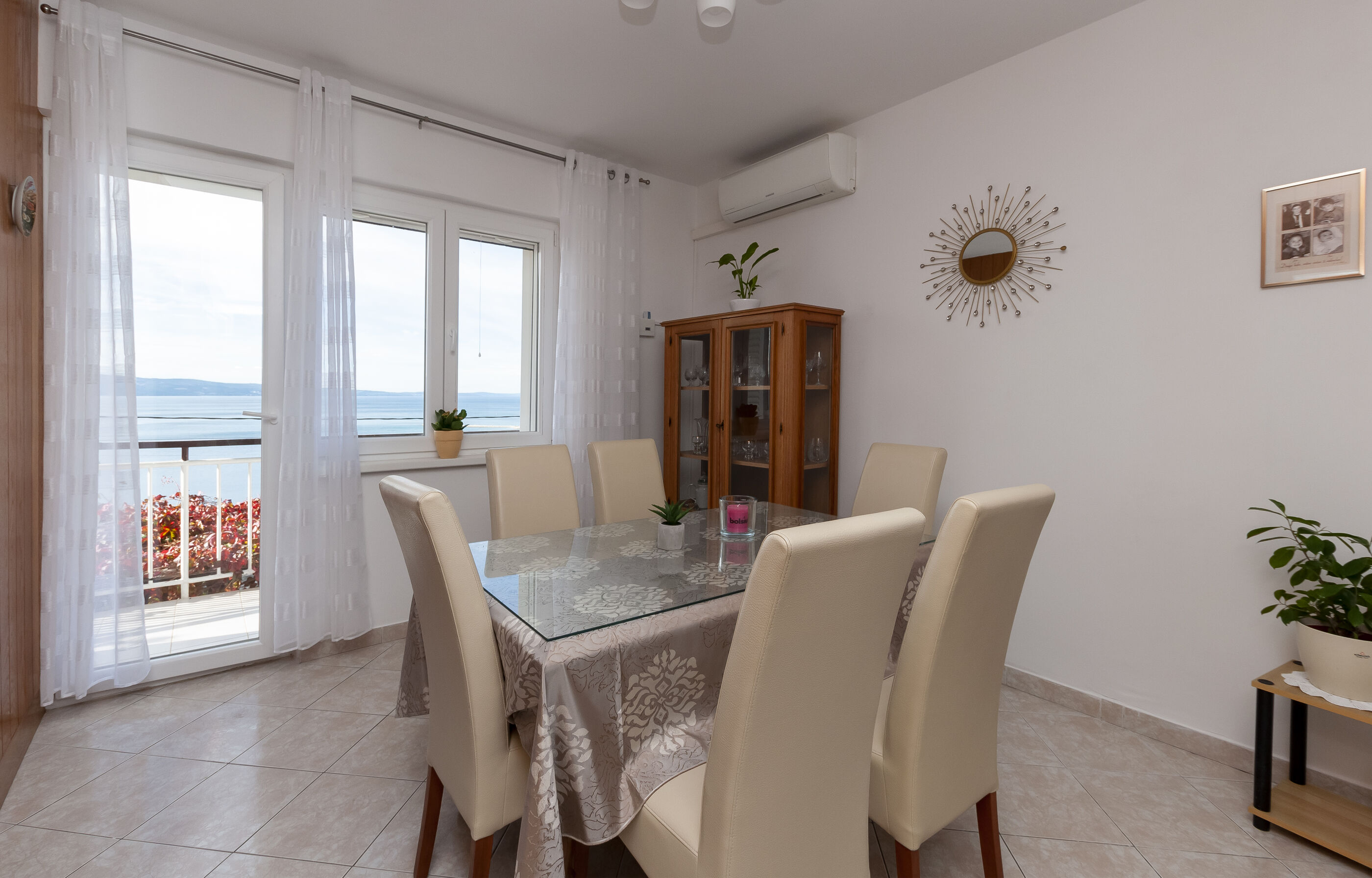 Apartment and Rooms Tatjana 32621-A1