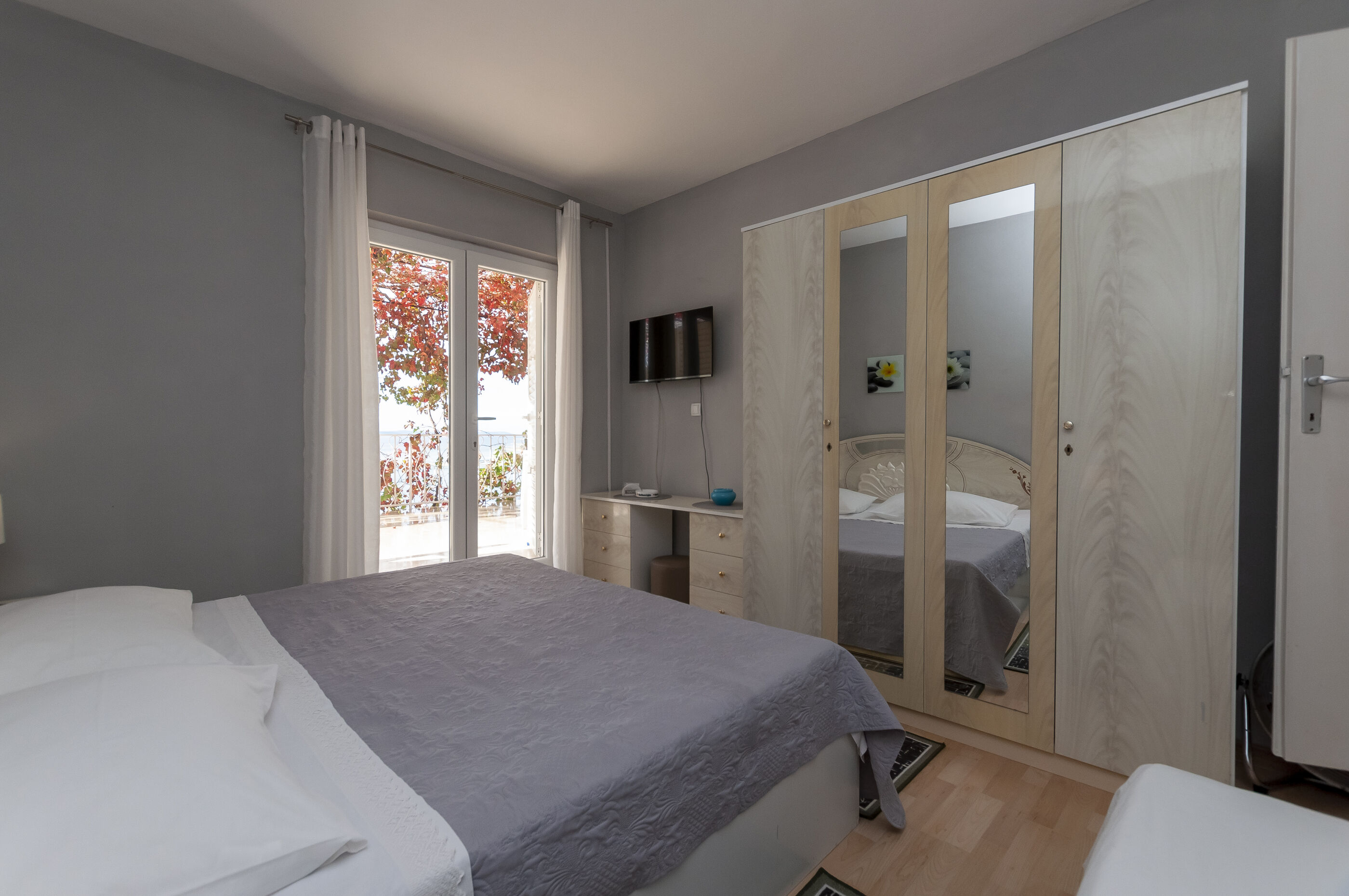 Apartment and Rooms Tatjana 32621-S1