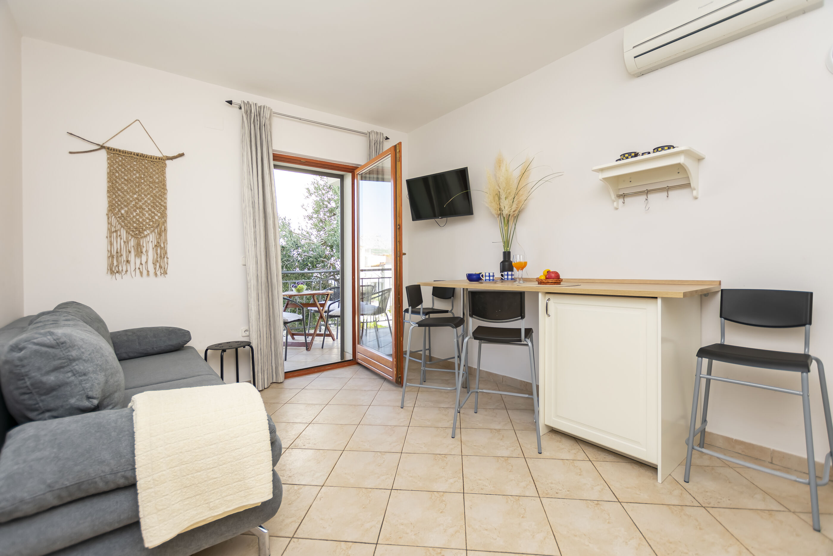 Apartments Ljiljana 71381-A1