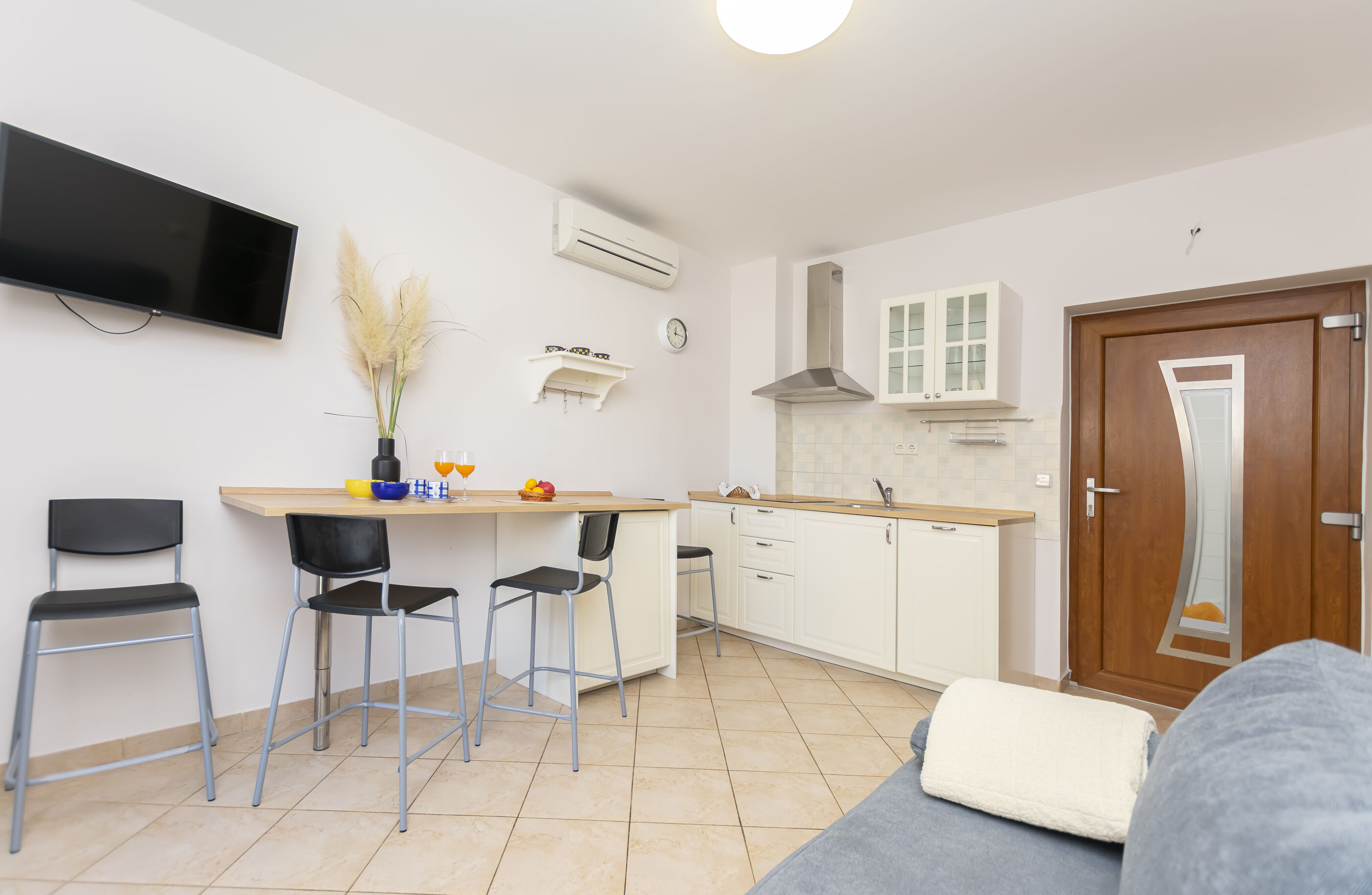 Apartments Ljiljana 71381-A1