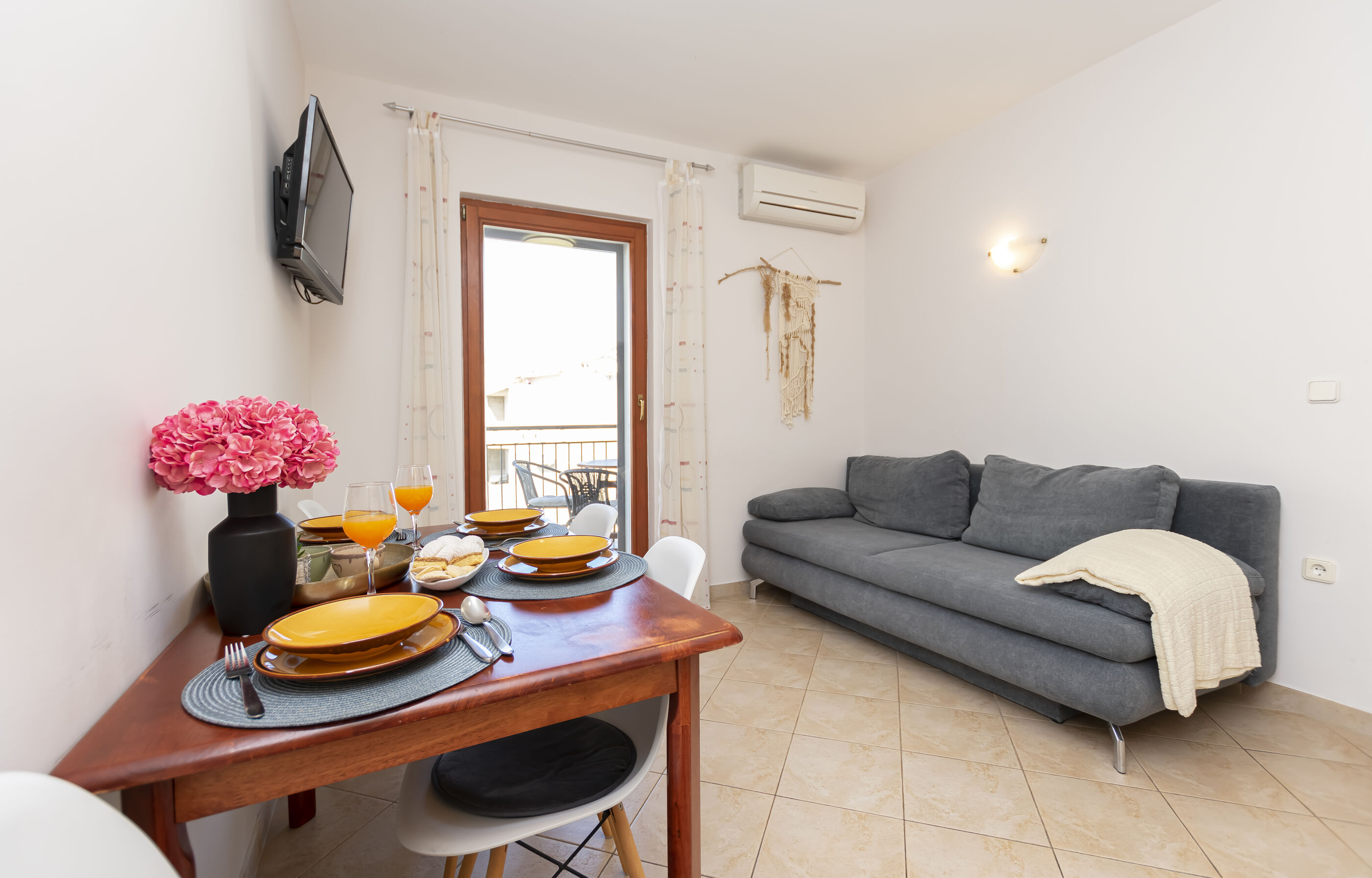 Apartments Ljiljana 71381-A2