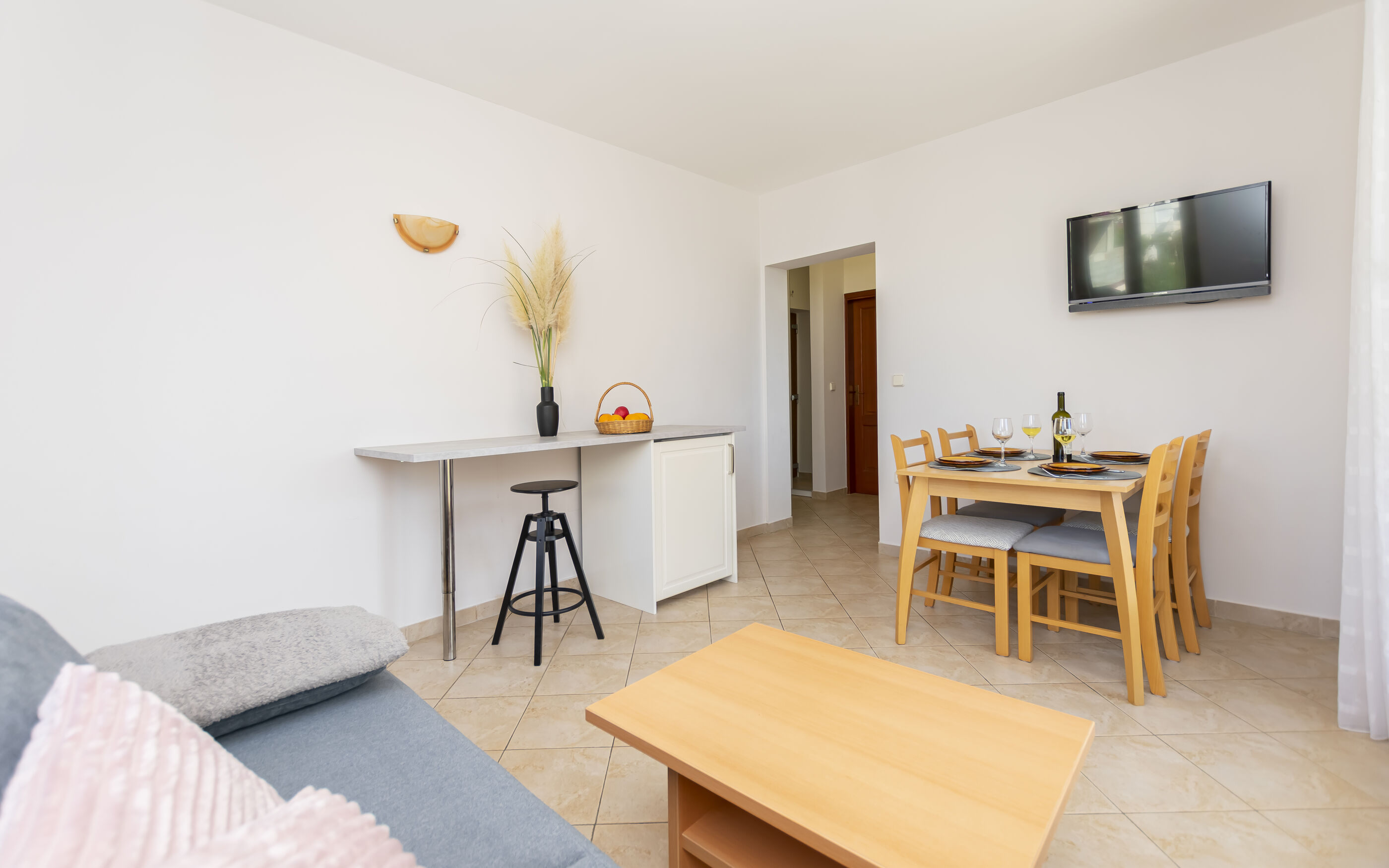 Apartments Ljiljana 71381-A3