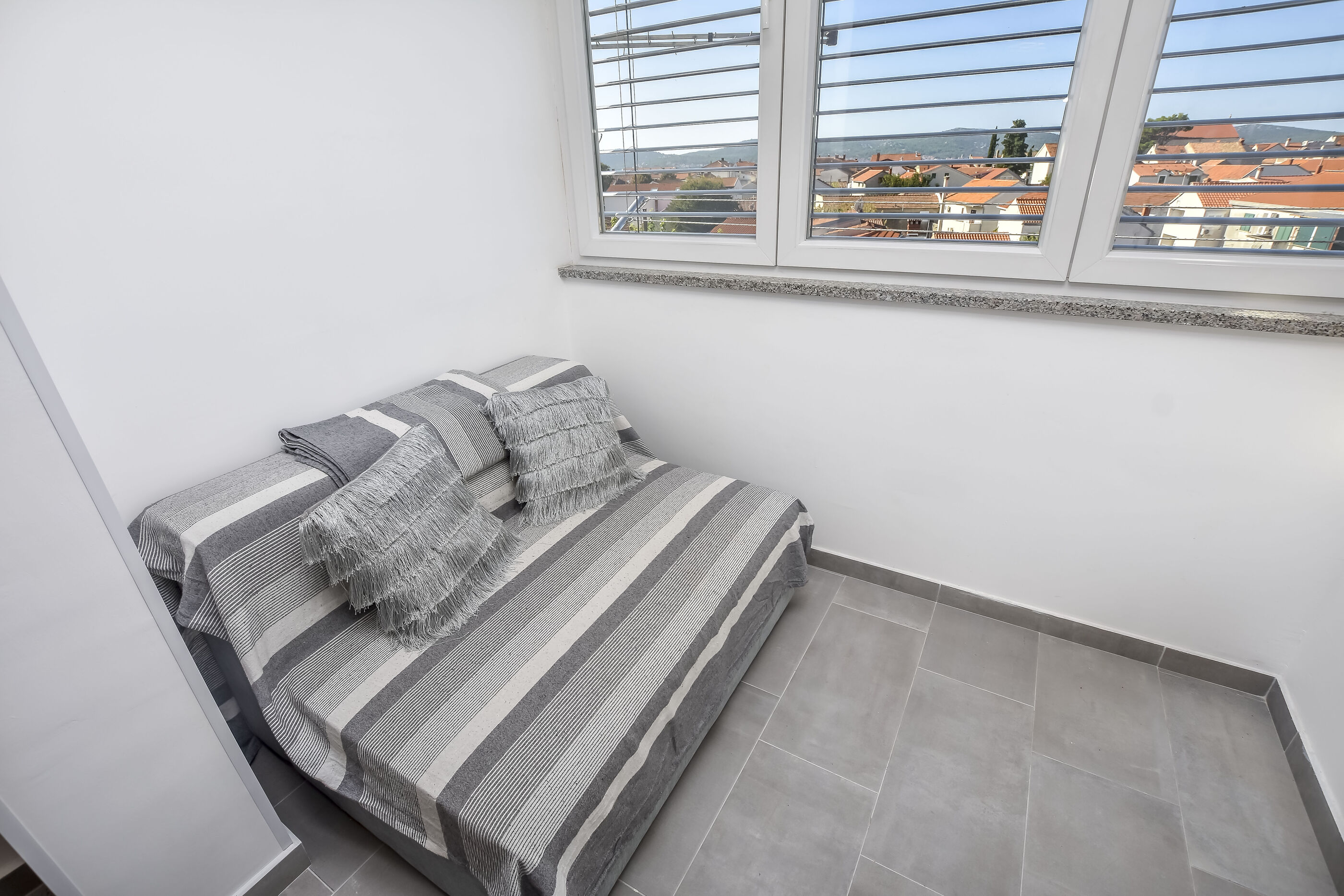 Apartments Vongola 90901-A1