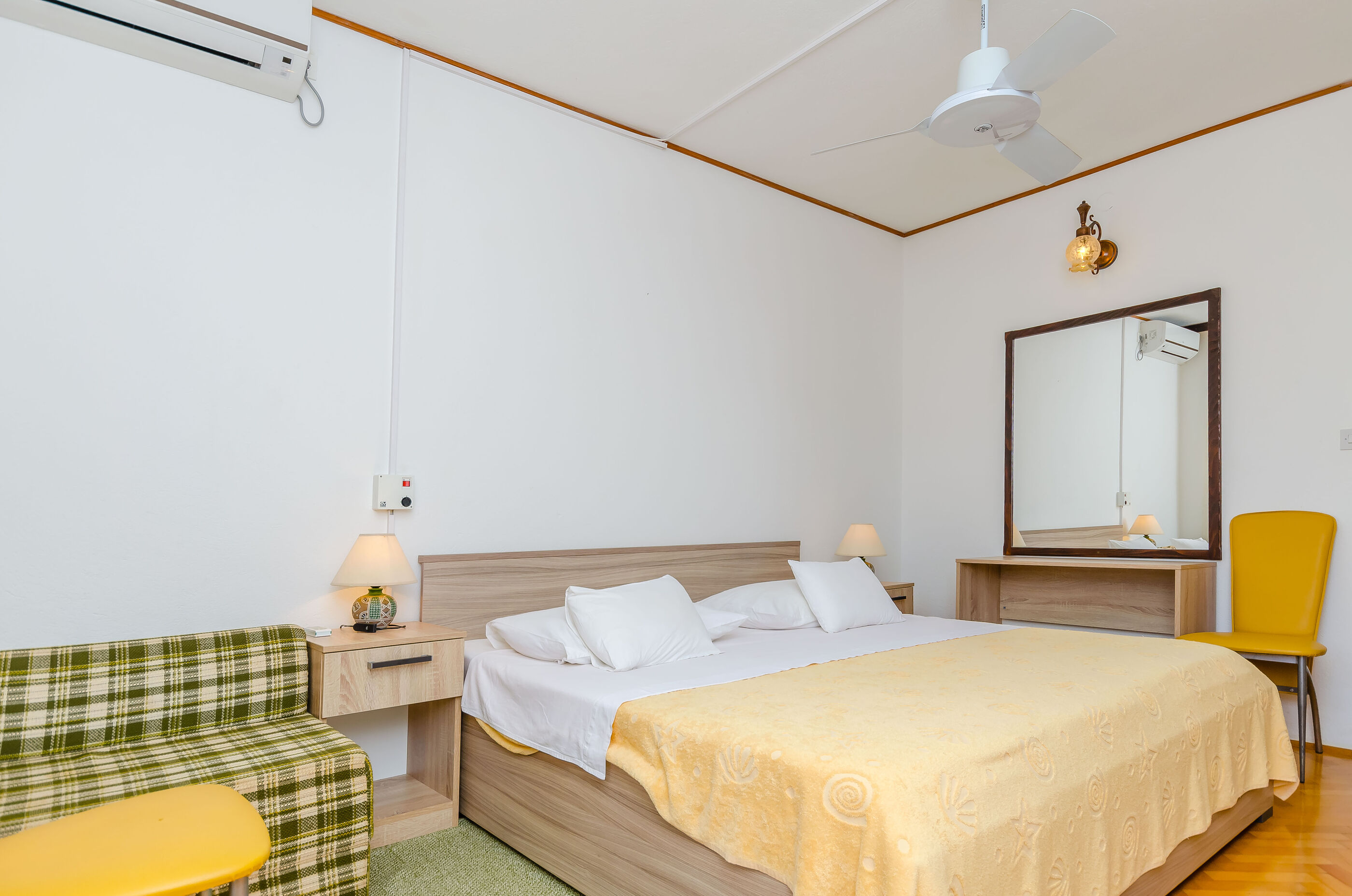 Apartments and Rooms Darinka 19271-S5