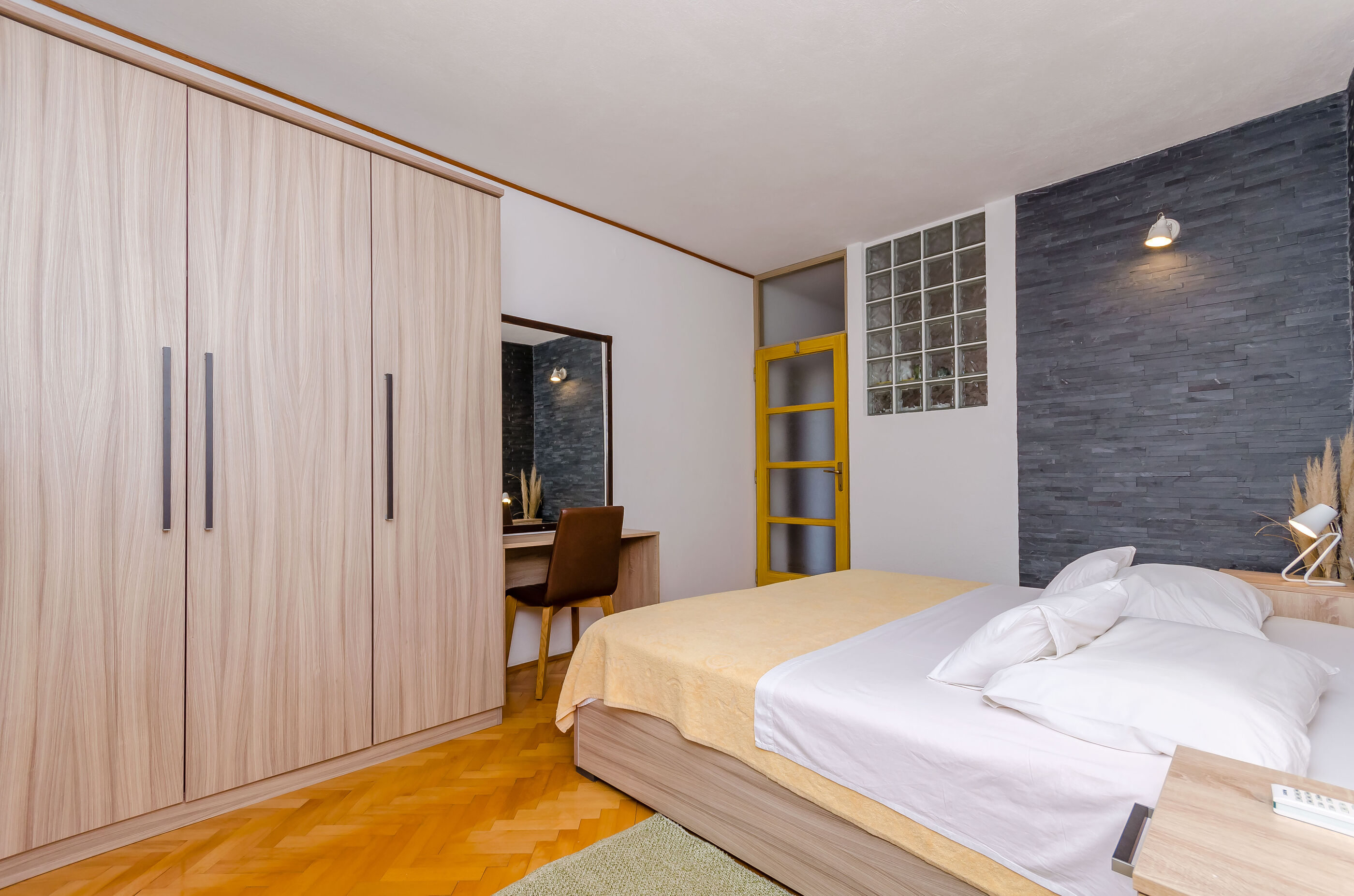 Apartments and Rooms Darinka 19271-S6
