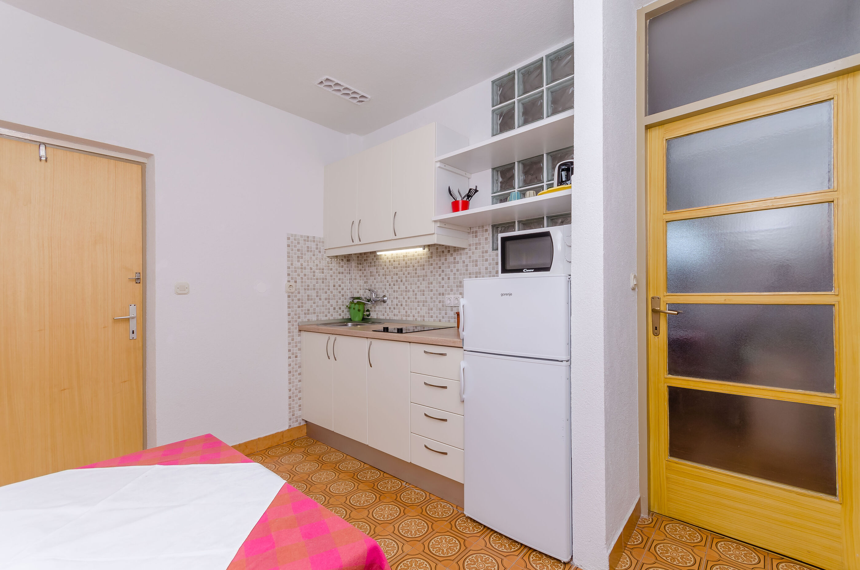 Apartments and Rooms Darinka 19271-S6
