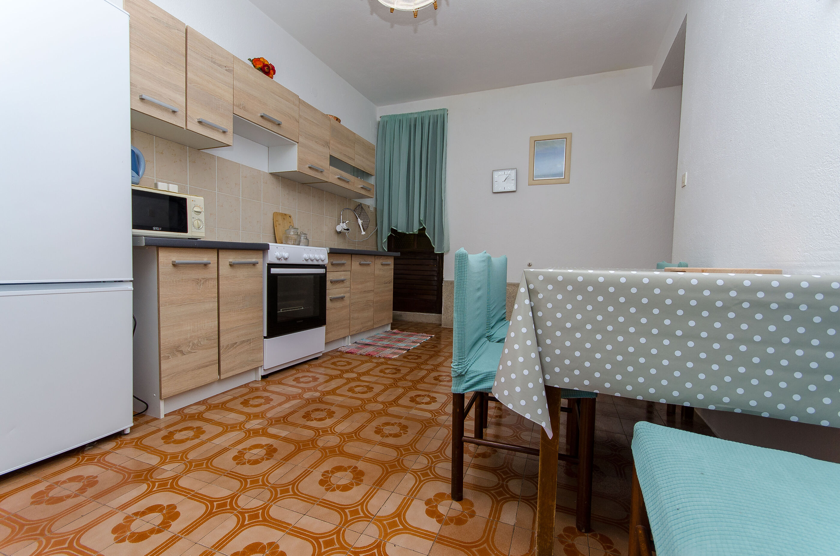 Apartment Bay 97401-A1