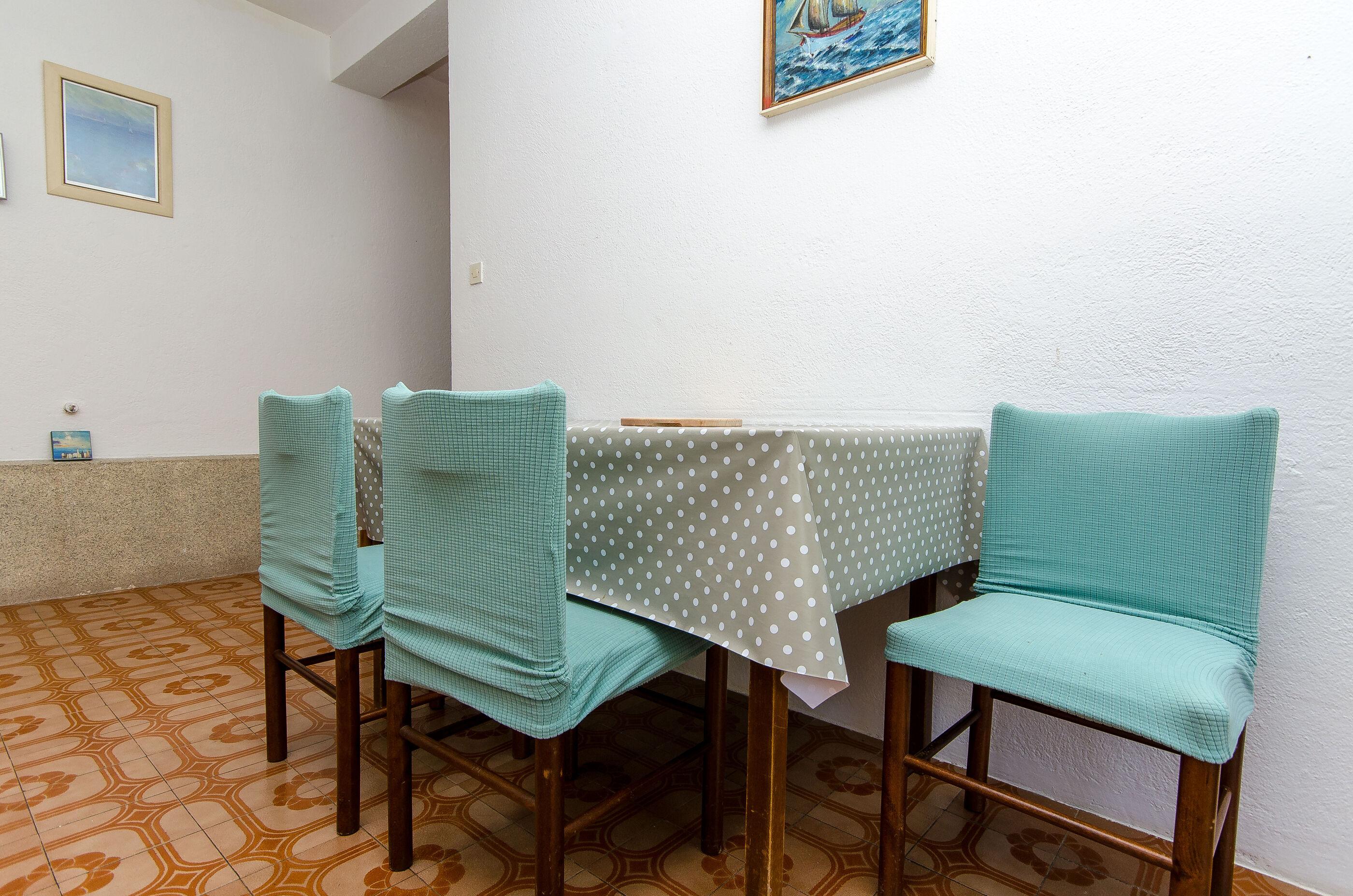 Apartment Bay 97401-A1