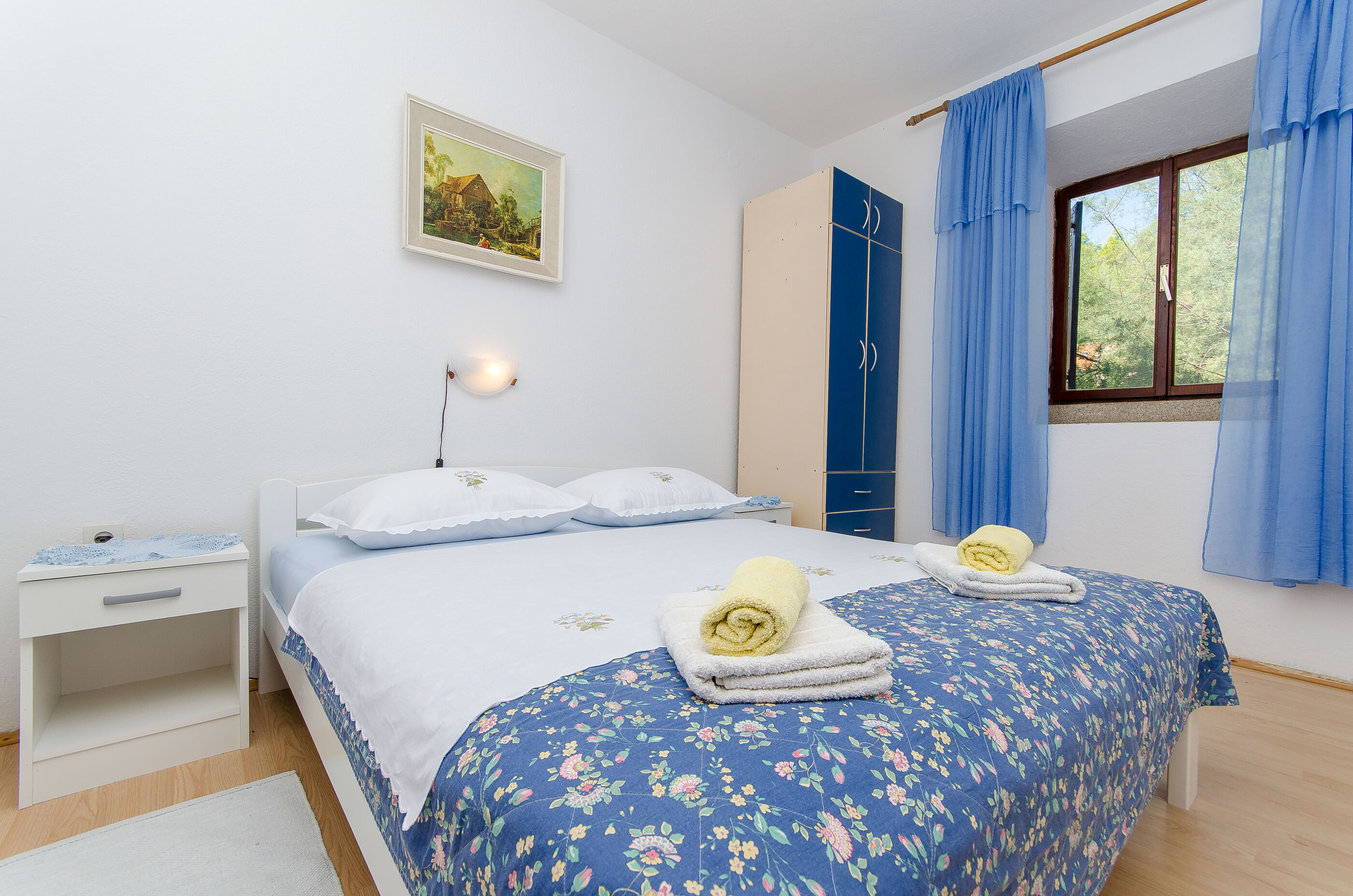 Apartment Bay 97401-A1