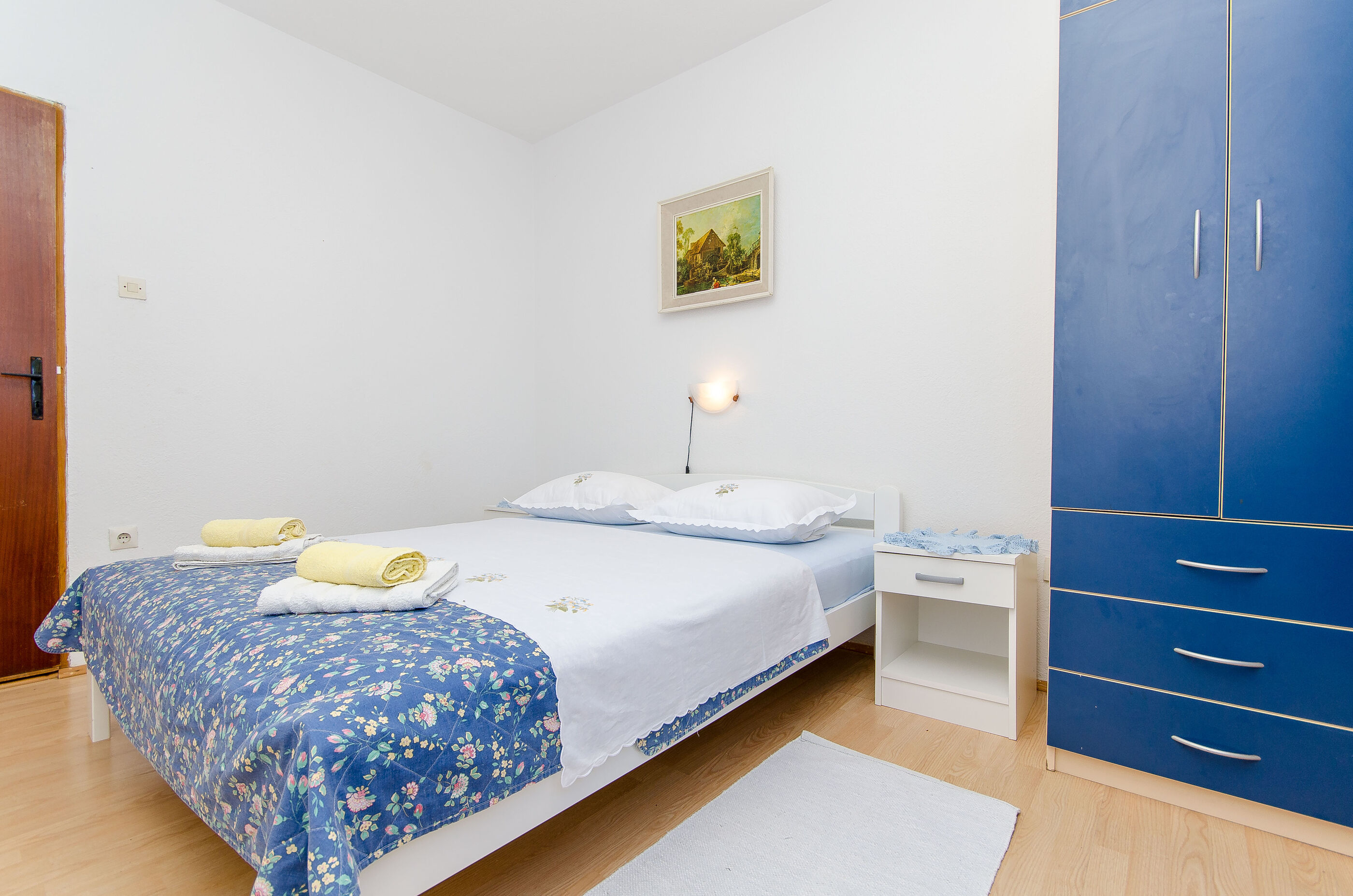 Apartment Bay 97401-A1