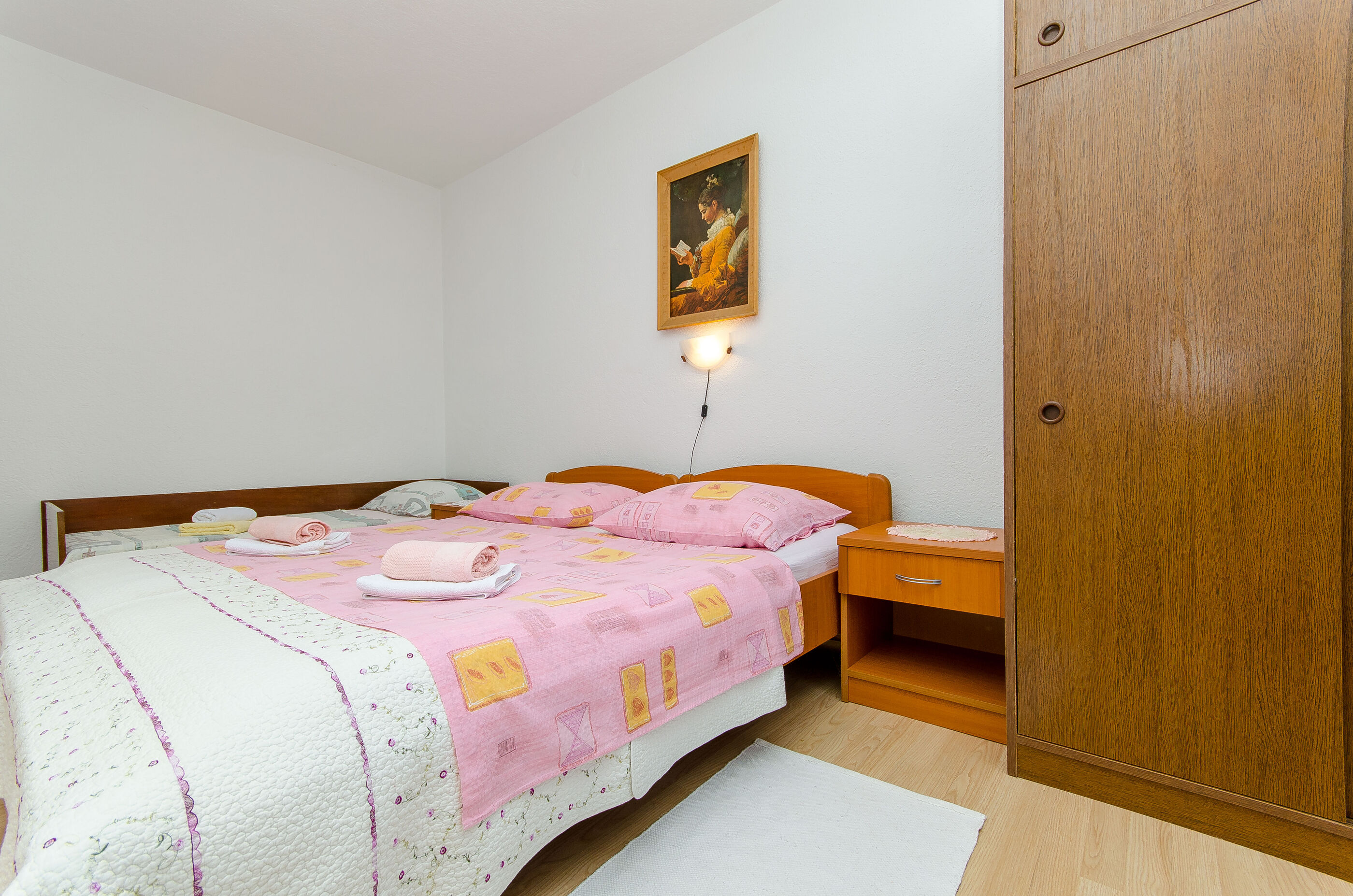 Apartment Bay 97401-A1