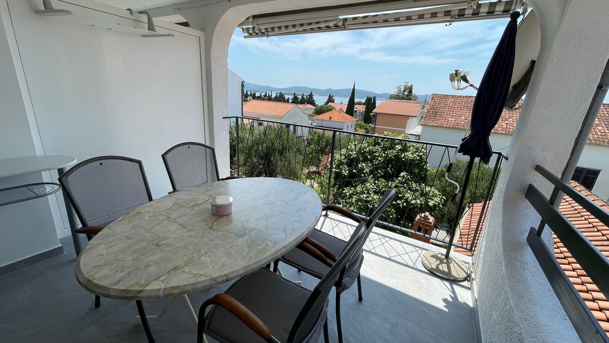 Apartments Rouge 82871-A2