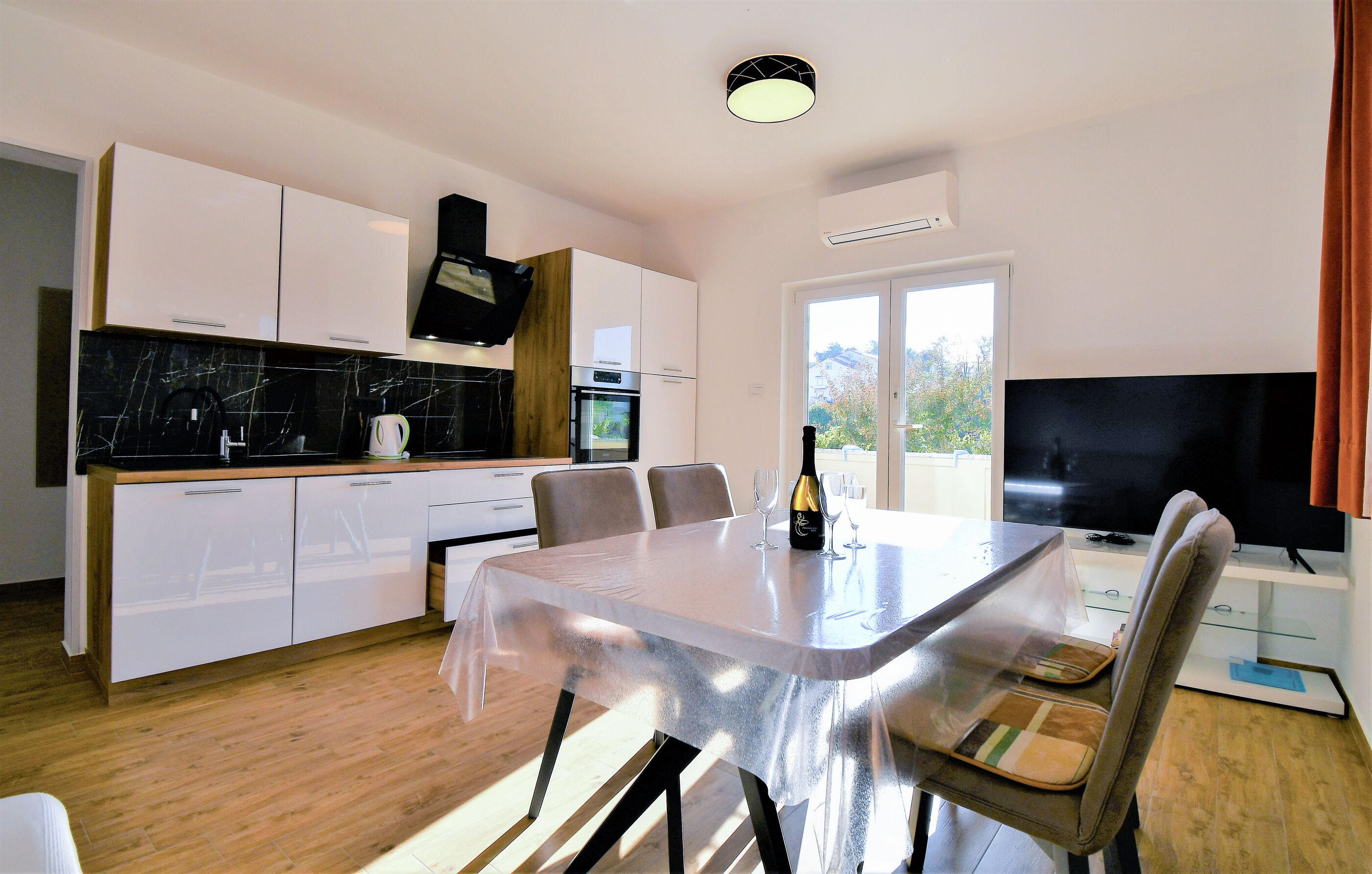 Apartments Mirjana V 94691-A1