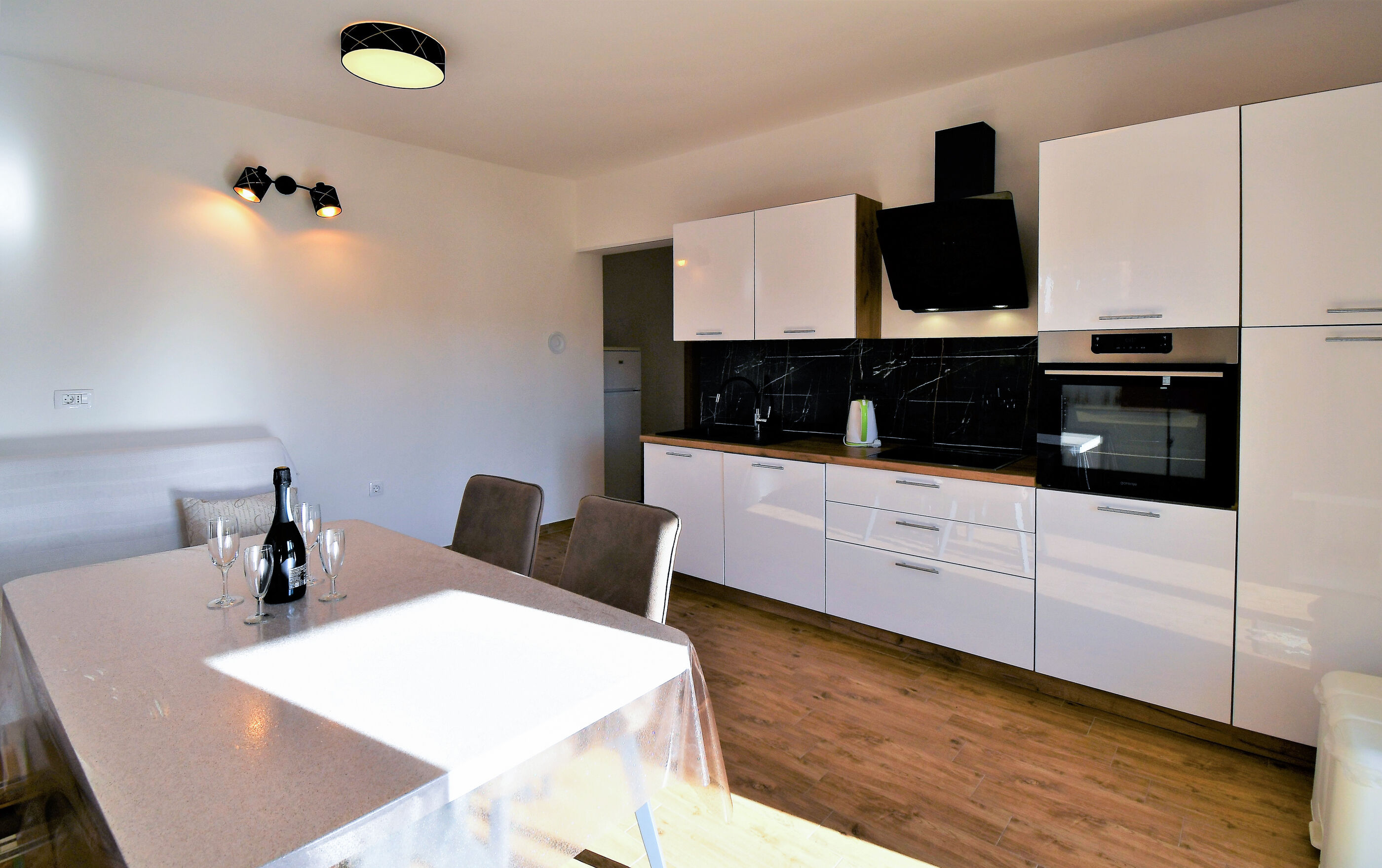 Apartments Mirjana V 94691-A1