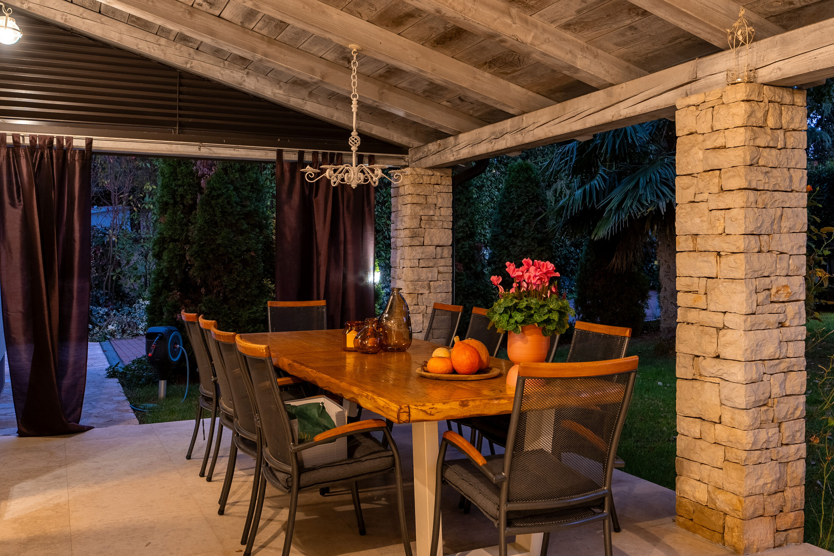 Villa Sunset Garden 94908-K1