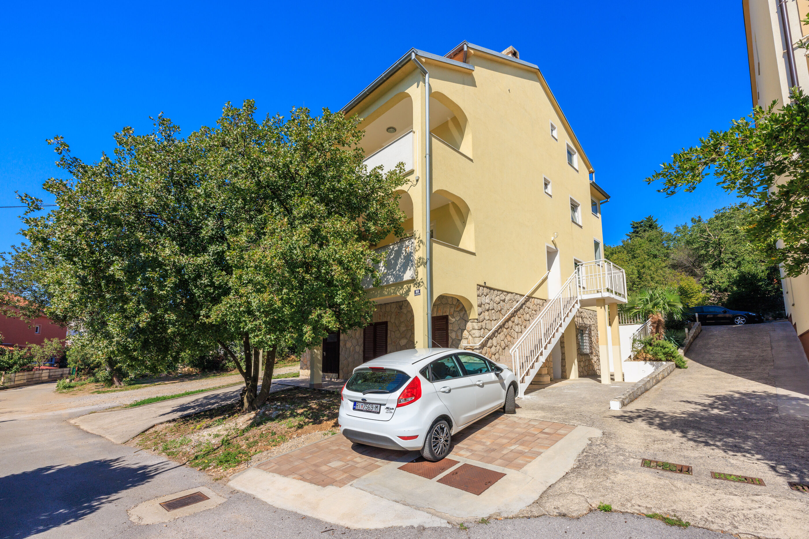 Apartments Pirin 85230-A1