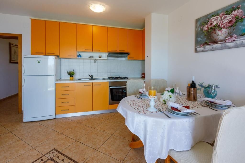 Apartments Pirin 85230-A1