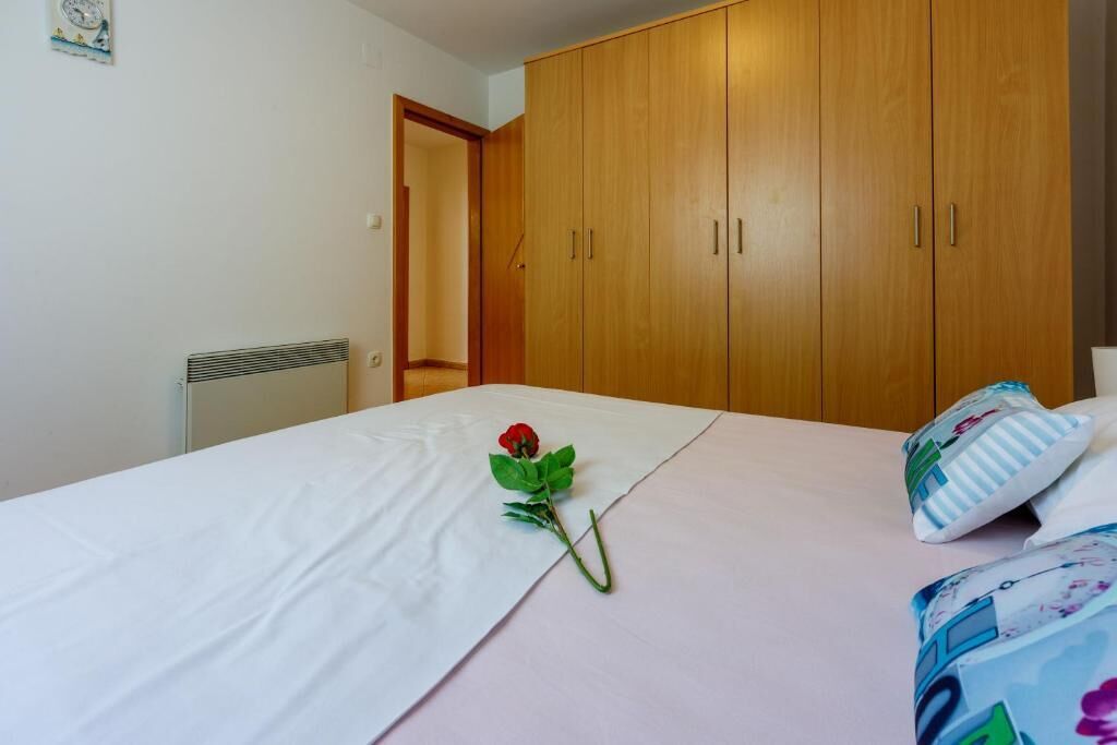 Apartments Pirin 85230-A1