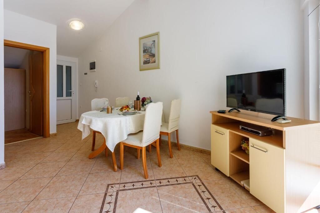 Apartments Pirin 85230-A2
