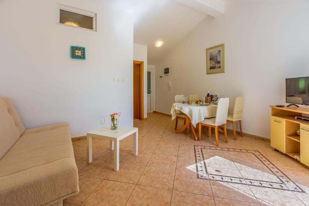 Apartments Pirin 85230-A2
