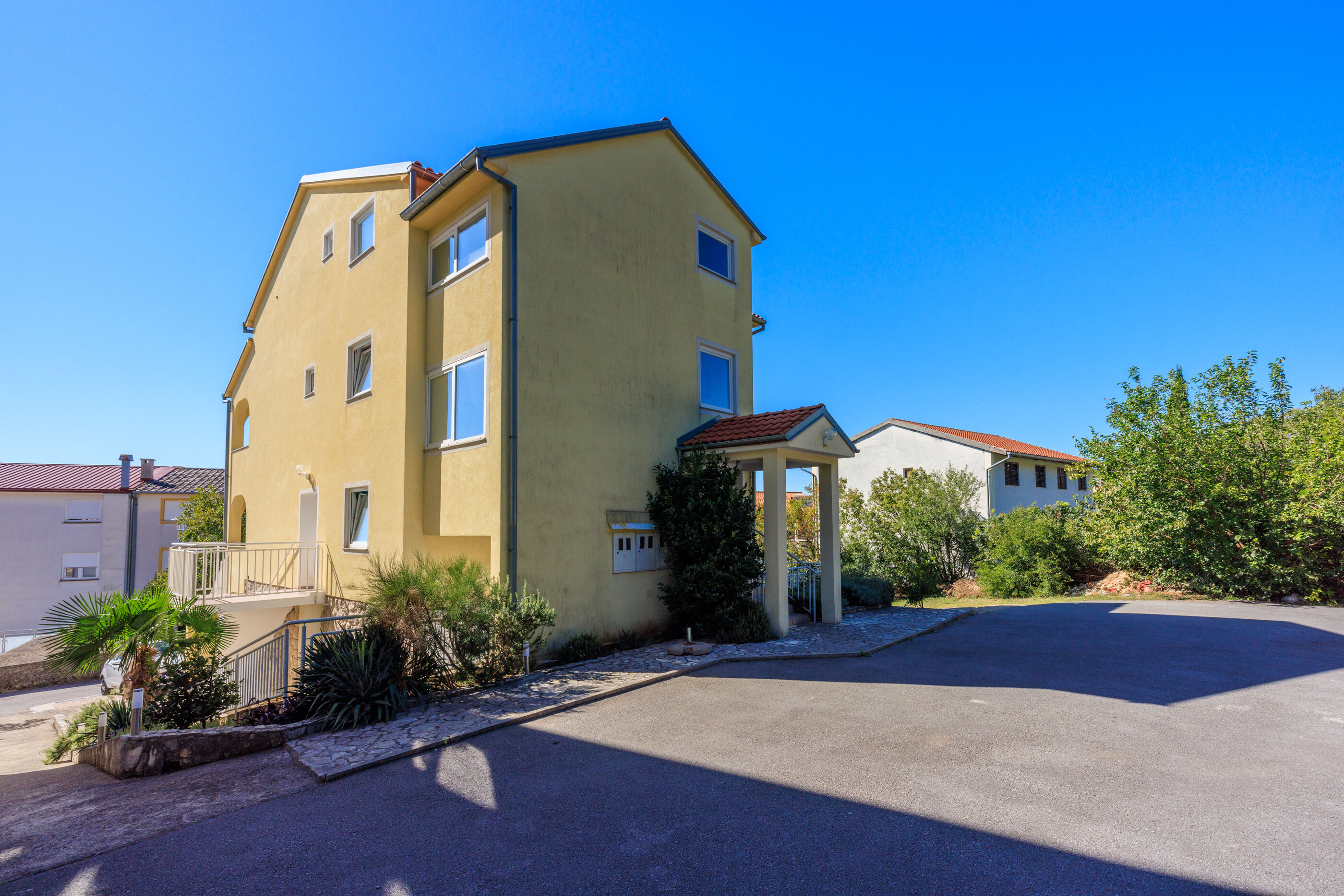 Apartments Petak 85231-A1