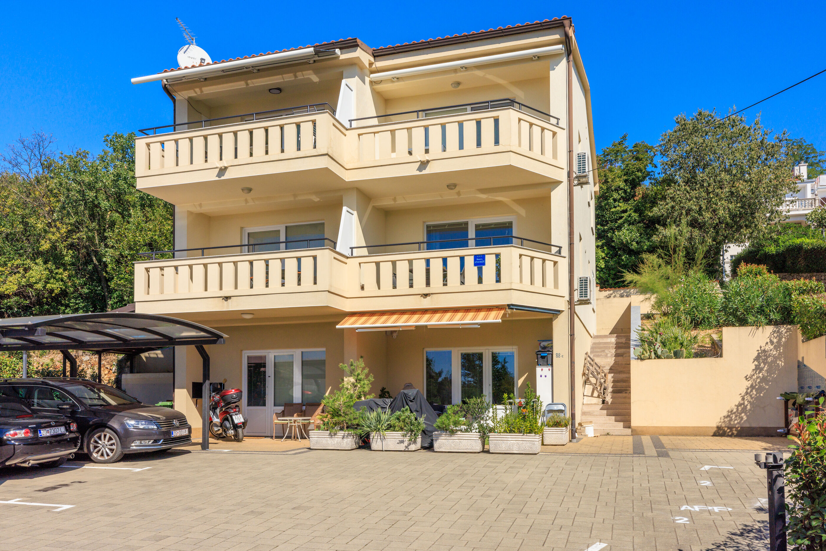 Apartments Petak Novi 62483-A1