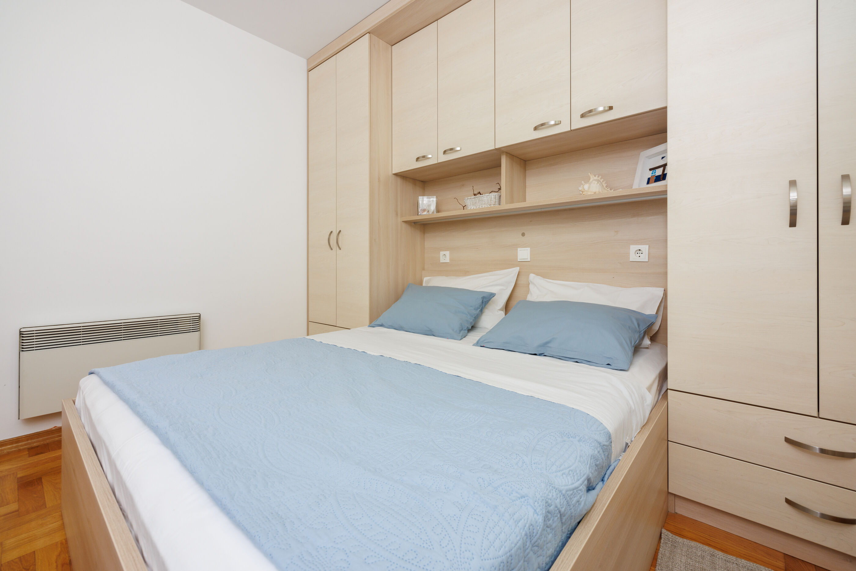 Apartments Petak Novi 62483-A1
