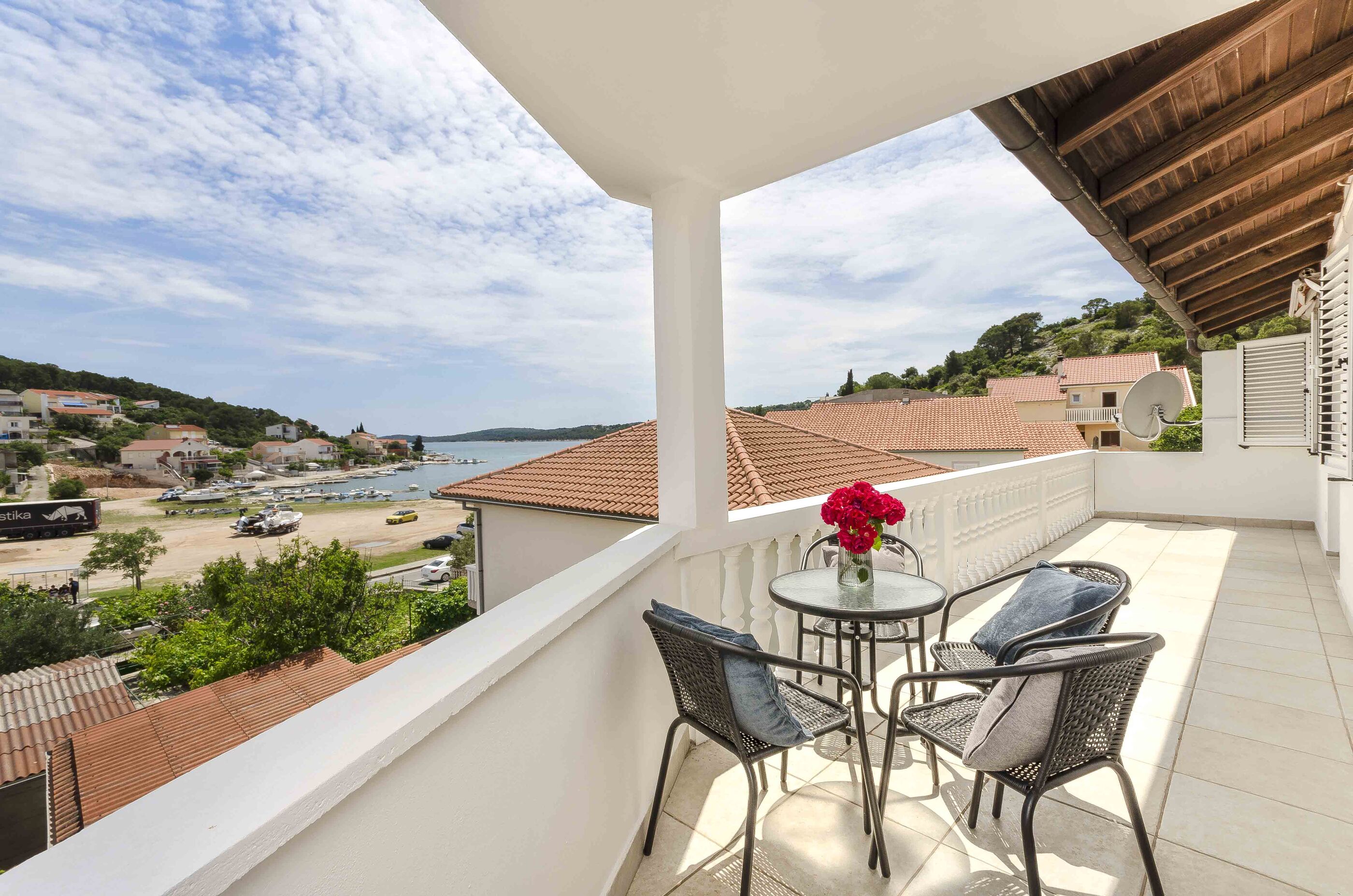 Apartments Emmeline 95621-A2