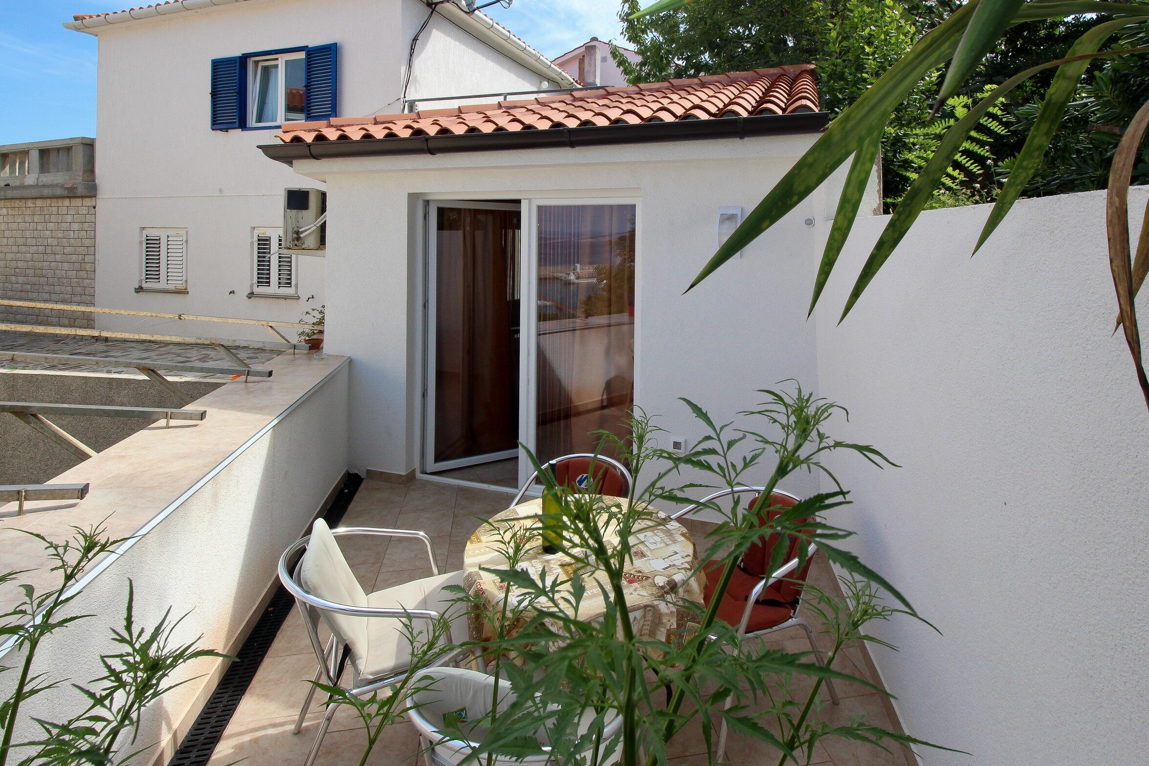 Apartments Dražen 69611-A1