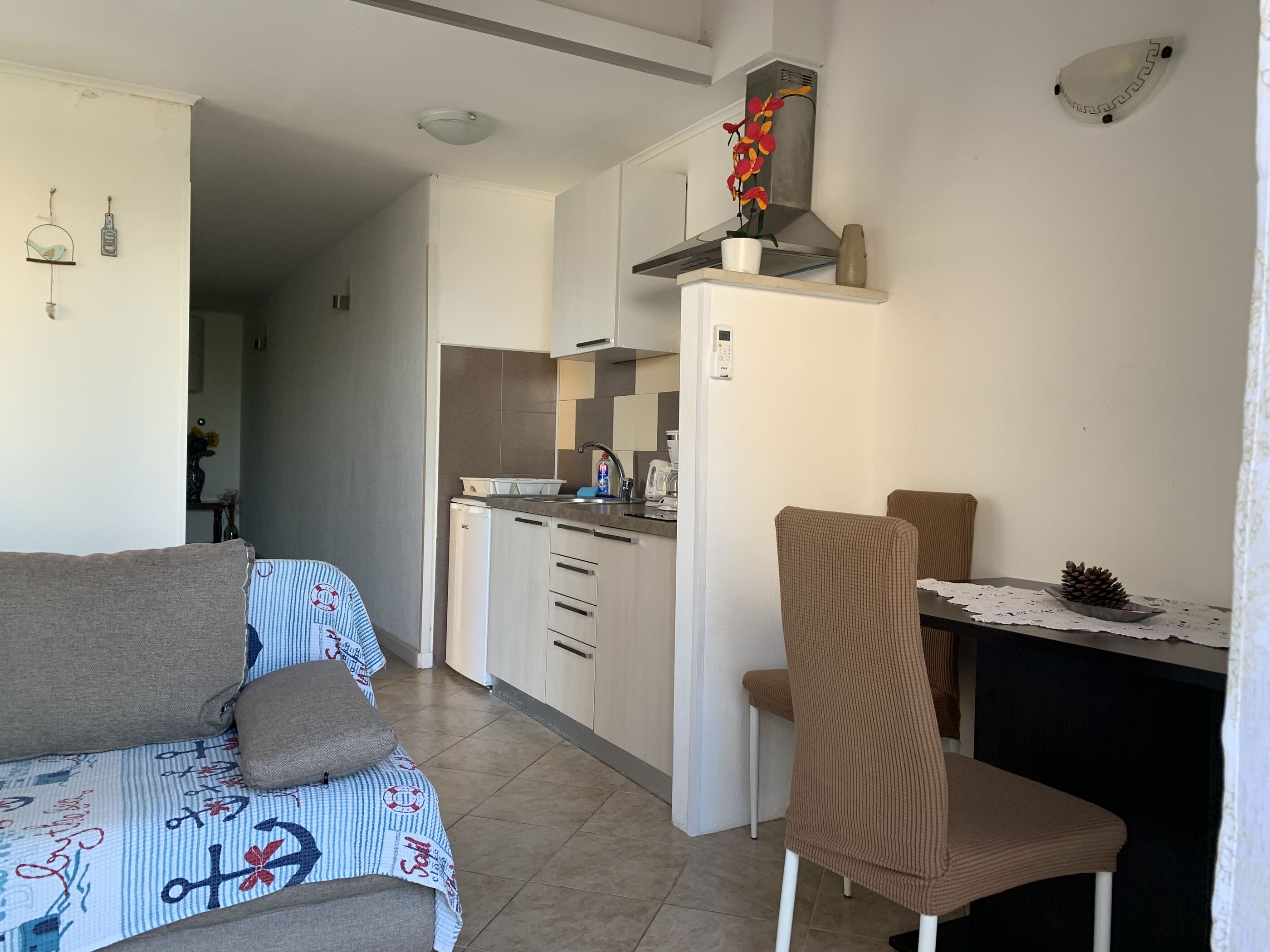 Apartments Dražen 69611-A1