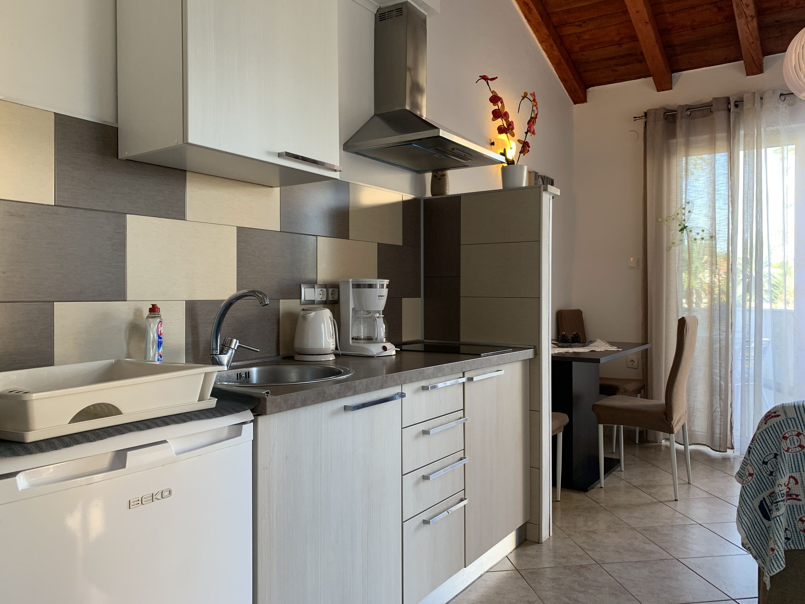 Apartments Dražen 69611-A1
