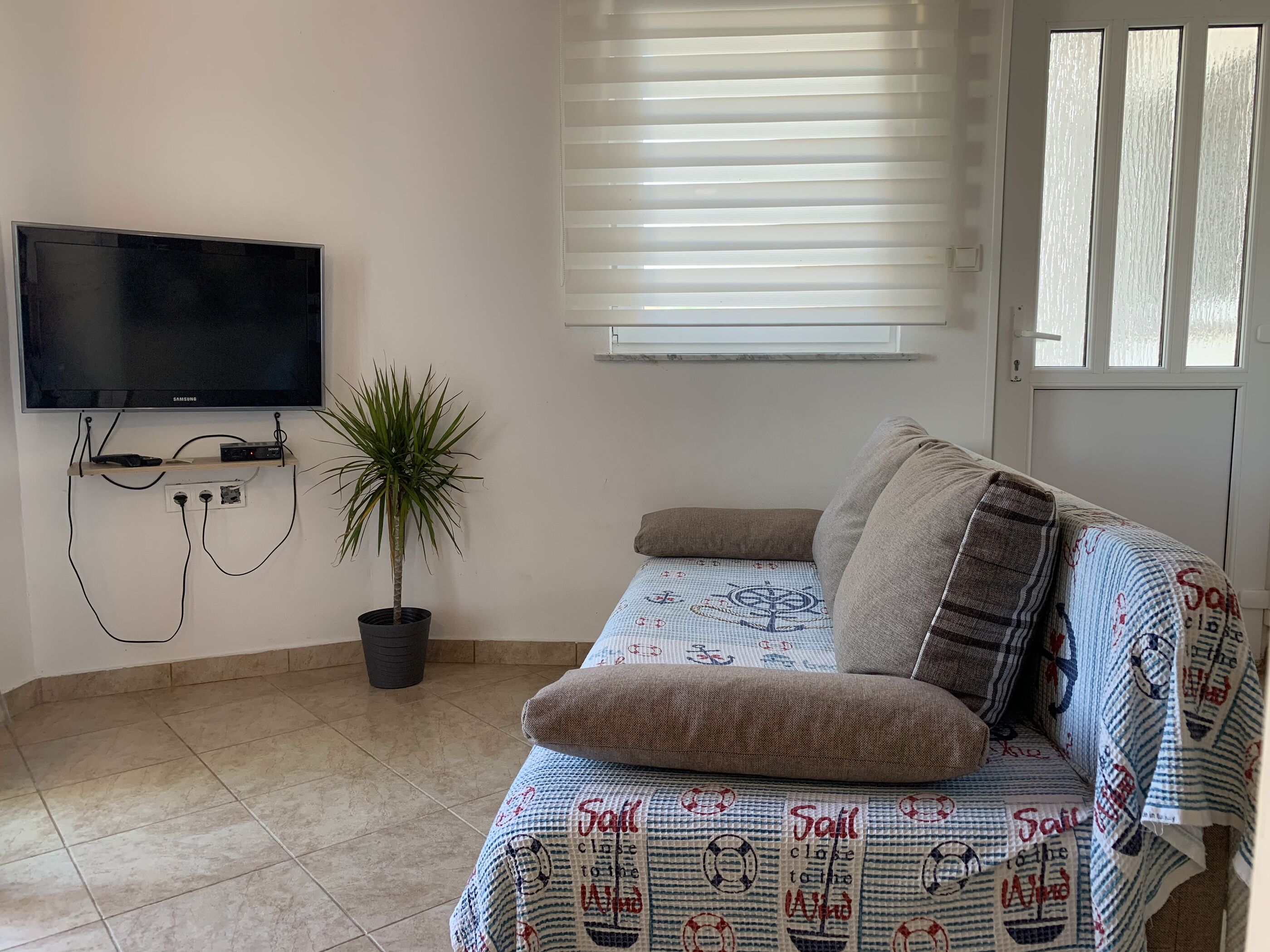 Apartments Dražen 69611-A1