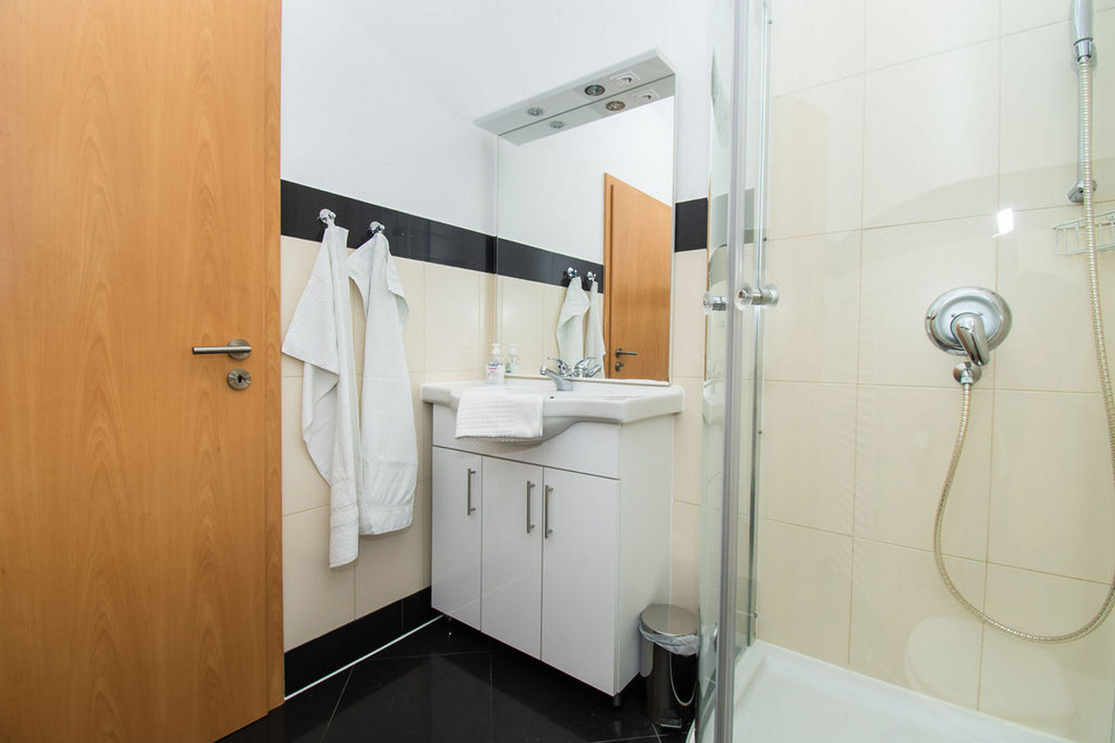 Apartments Kendes 48311-A4