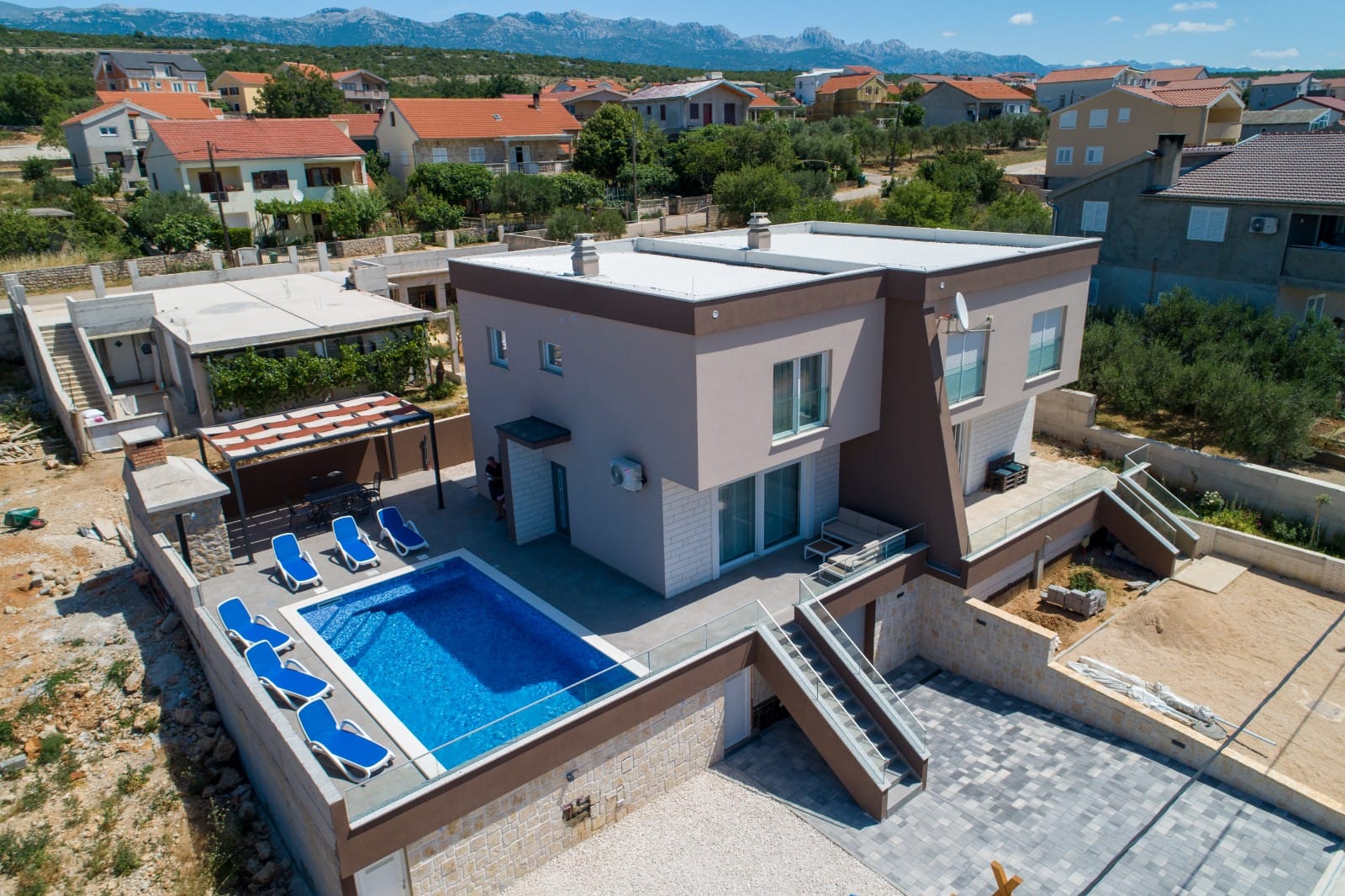 Apartment Azeret sa bazenom Accommodation in Zadar