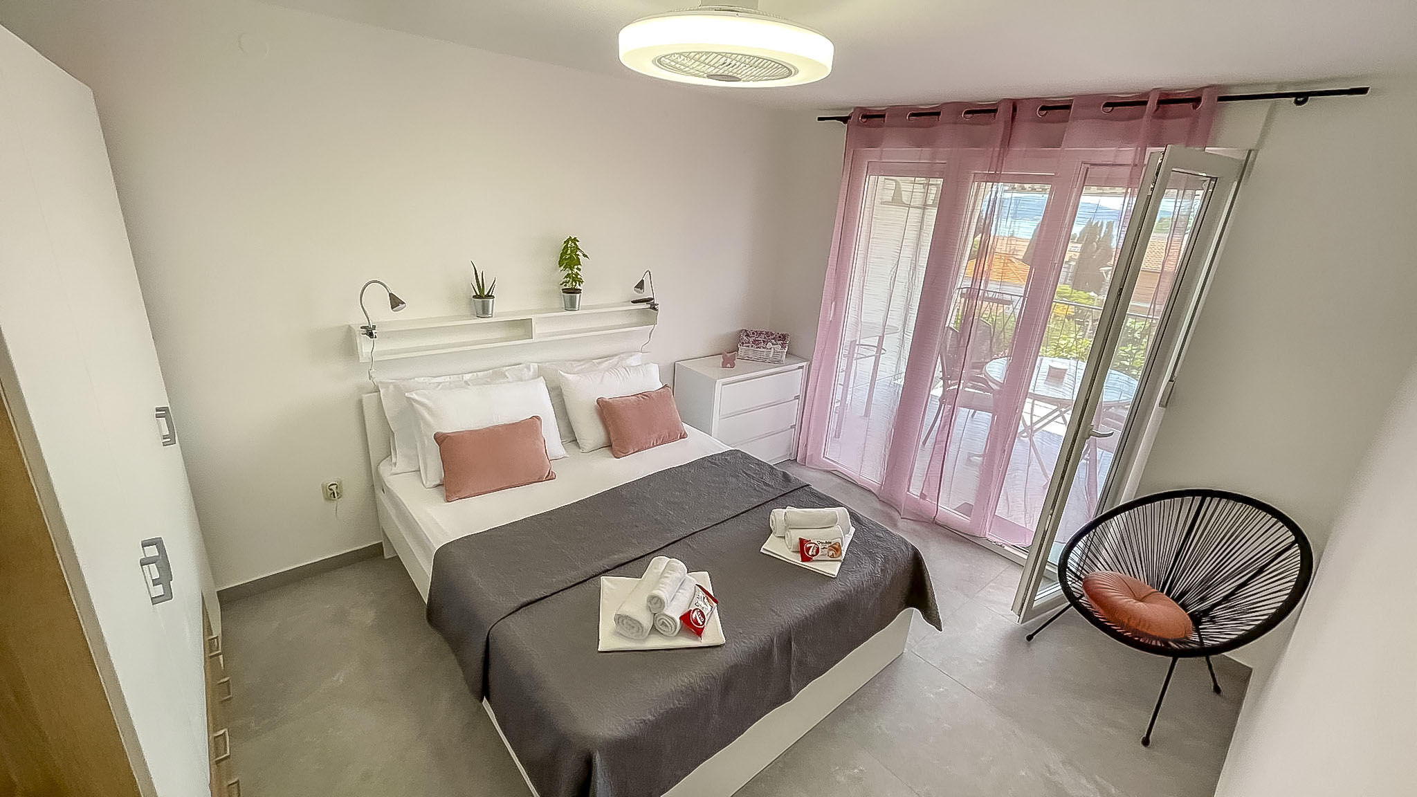 Apartments Rouge 82871-A2