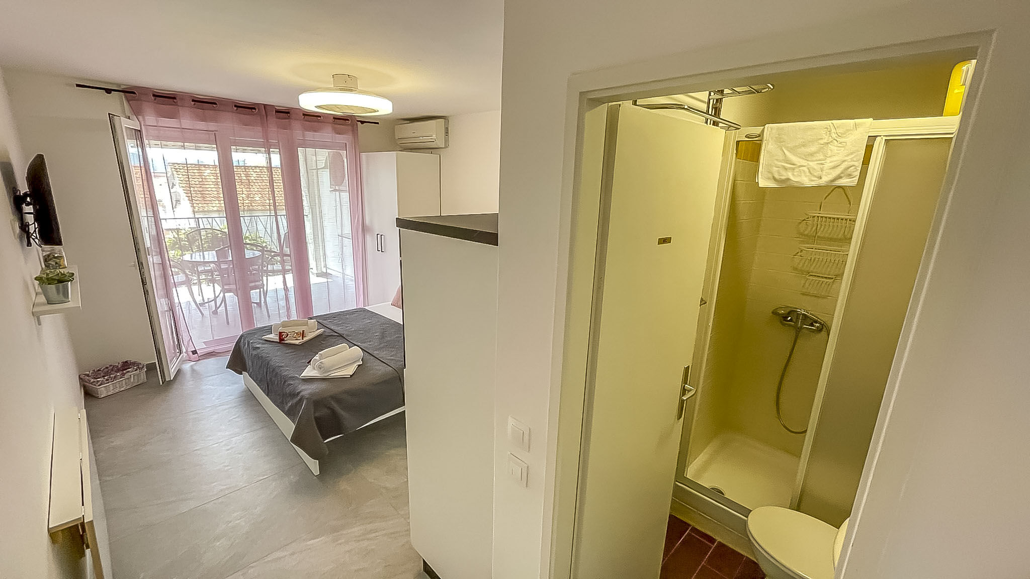 Apartments Rouge 82871-A1