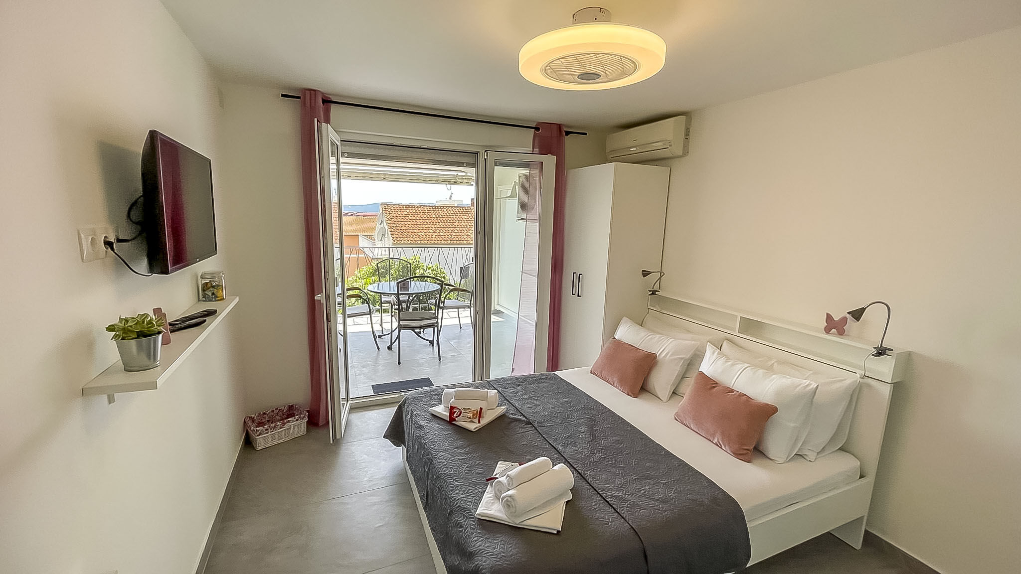 Apartments Rouge 82871-A1