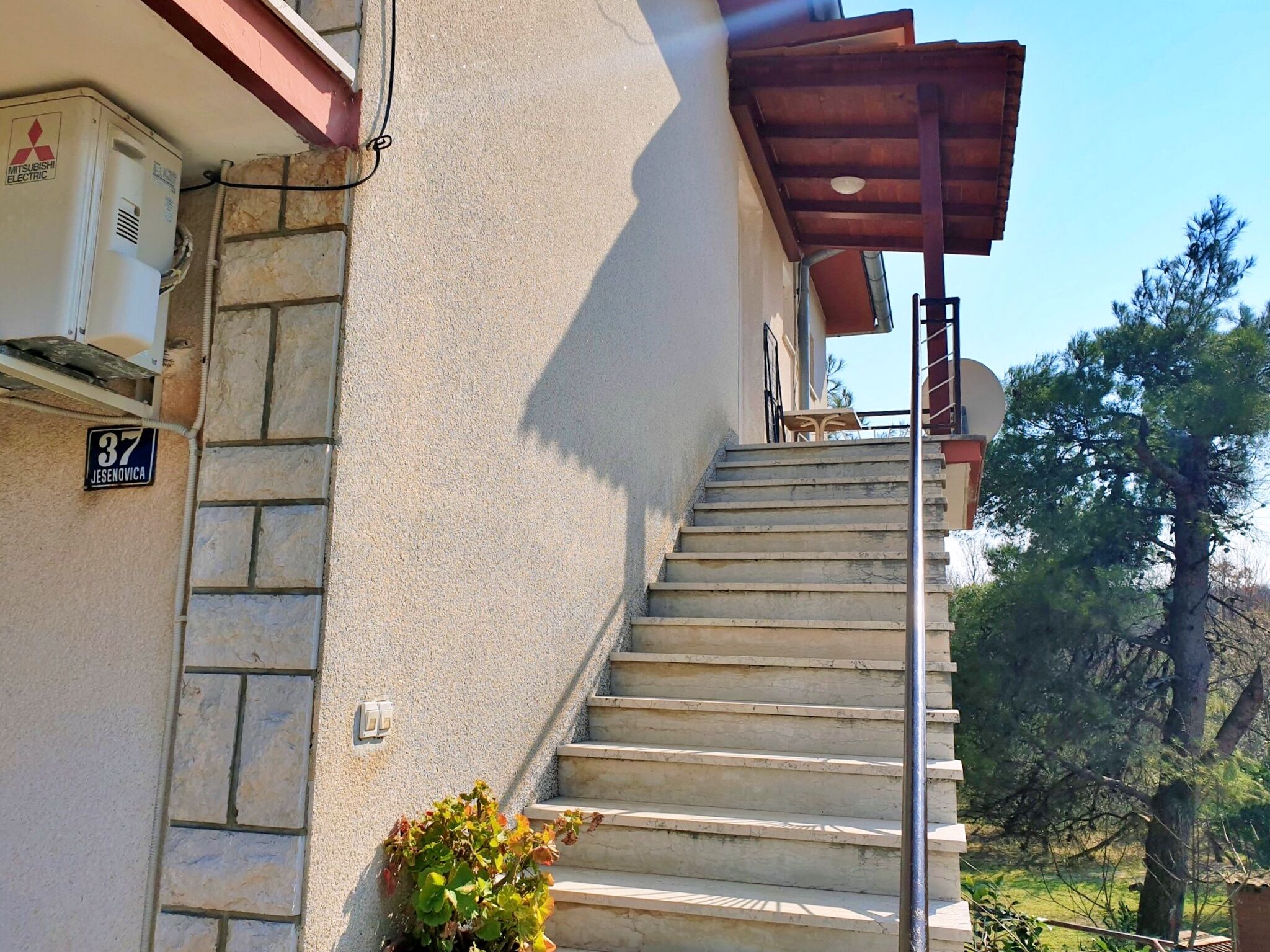 Apartments Jakominić A2