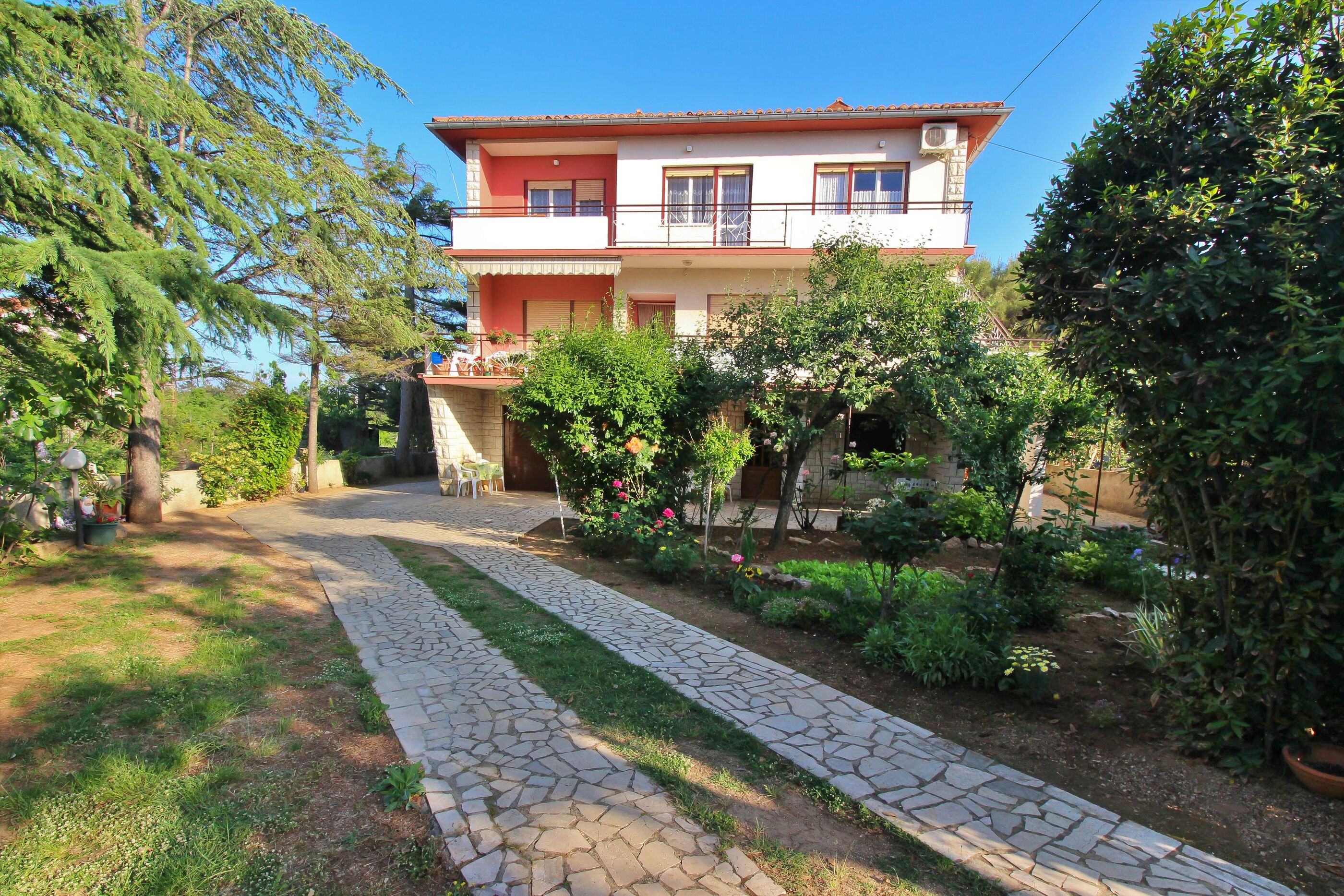 Apartments Jakominić A2