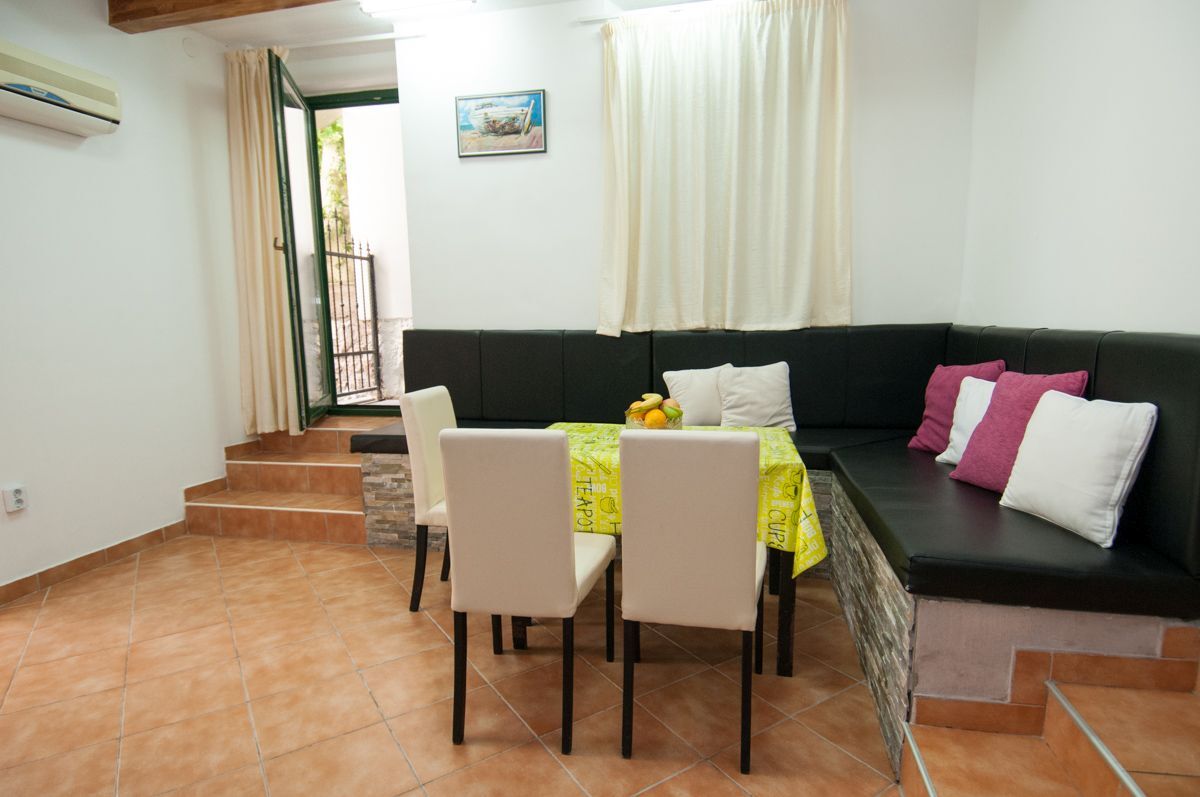 Apartments Lovran 98081-A2