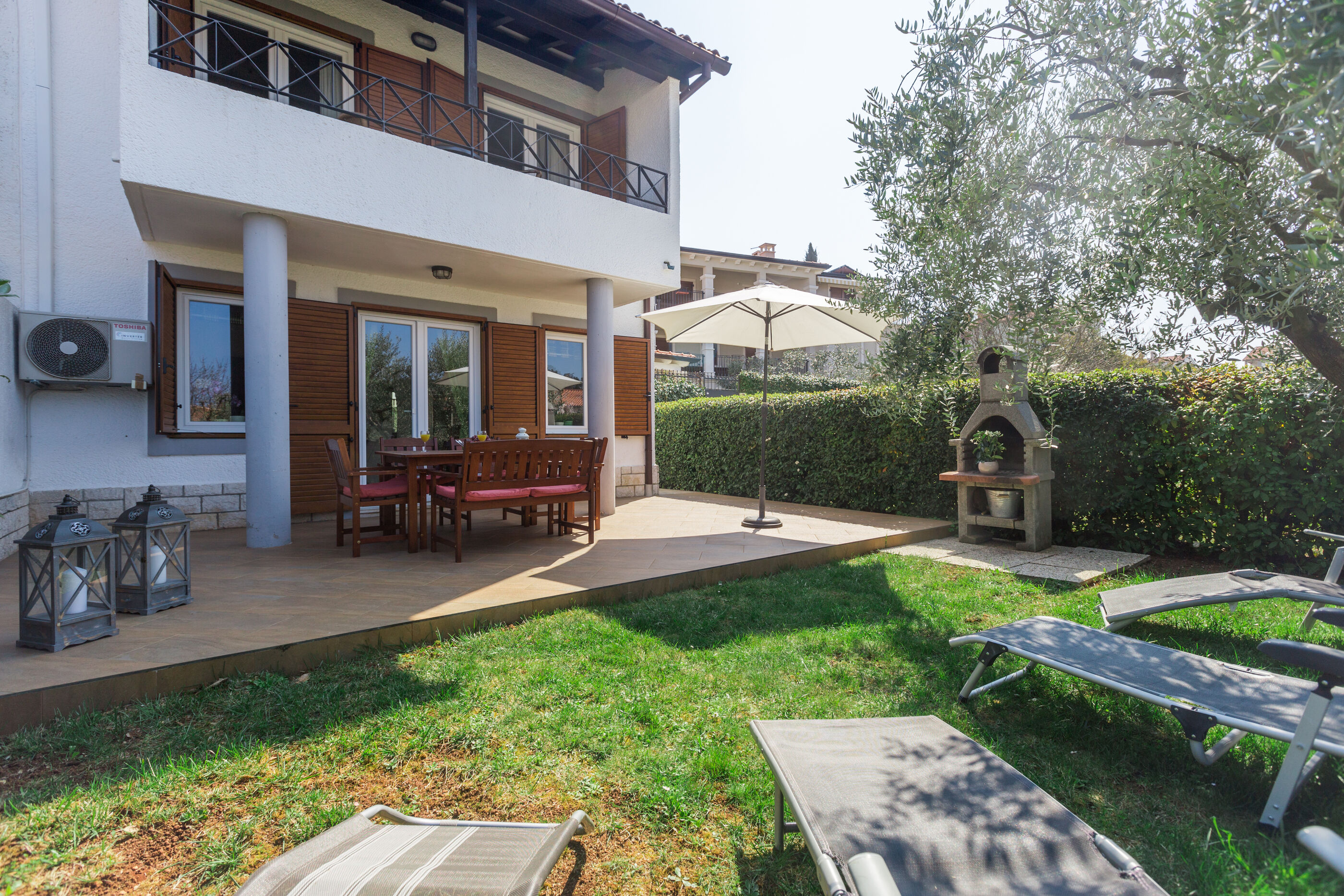 House Oliva 84882-K1