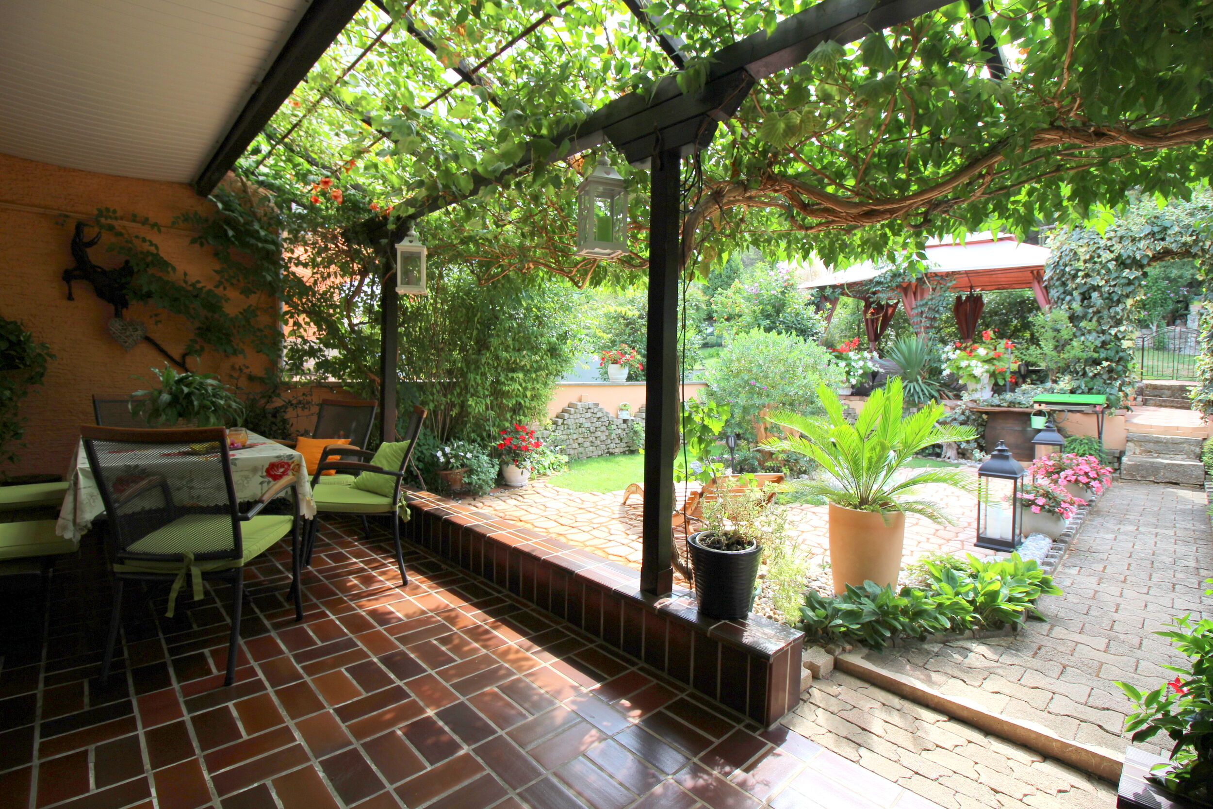 House Bella s lijepim vrtom i whirlpool-om 97489-K1