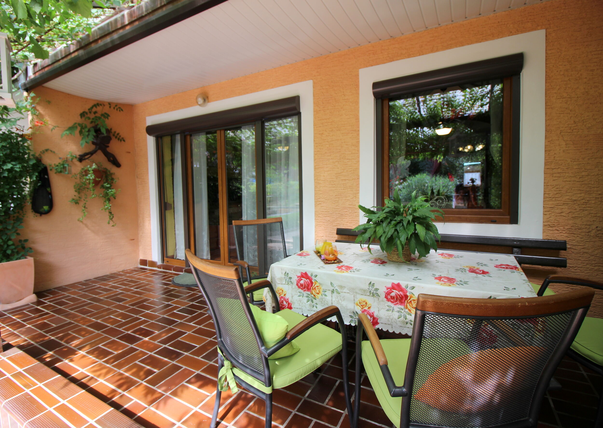 House Bella s lijepim vrtom i whirlpool-om 97489-K1