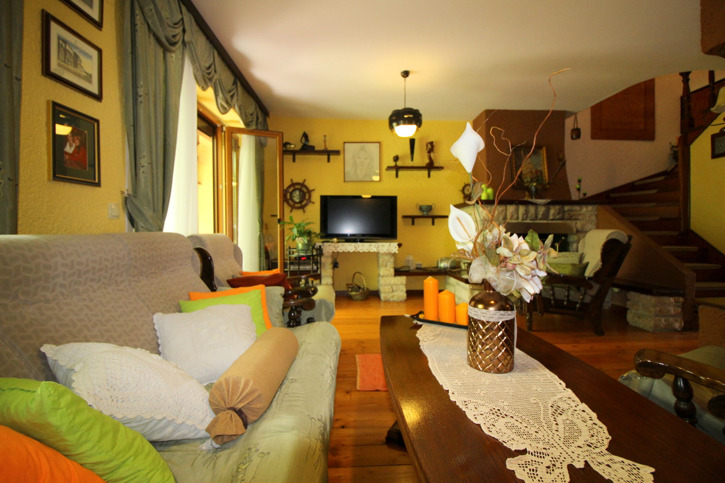 House Bella s lijepim vrtom i whirlpool-om 97489-K1